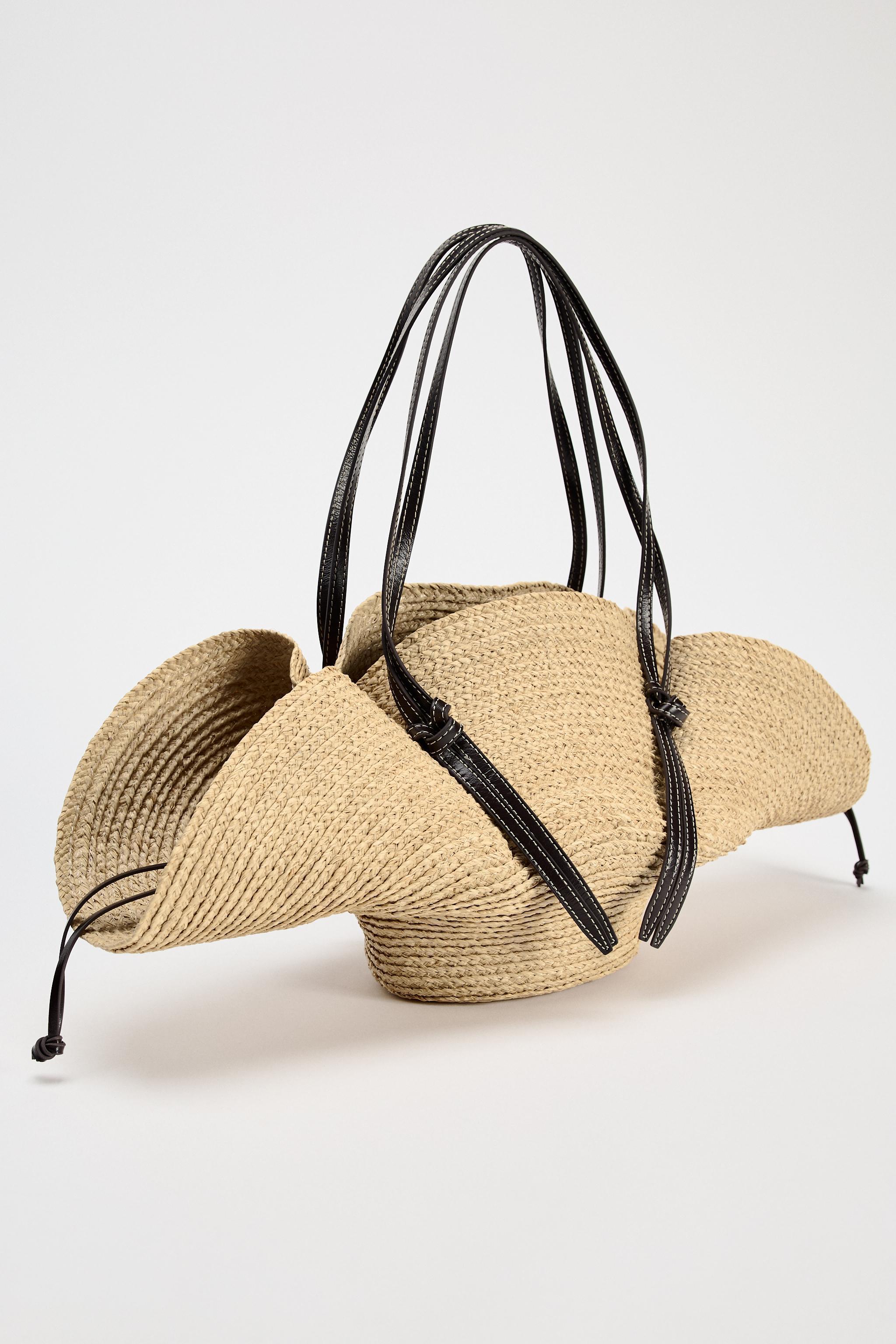 MID-SIZED BASKET BAG Product Image