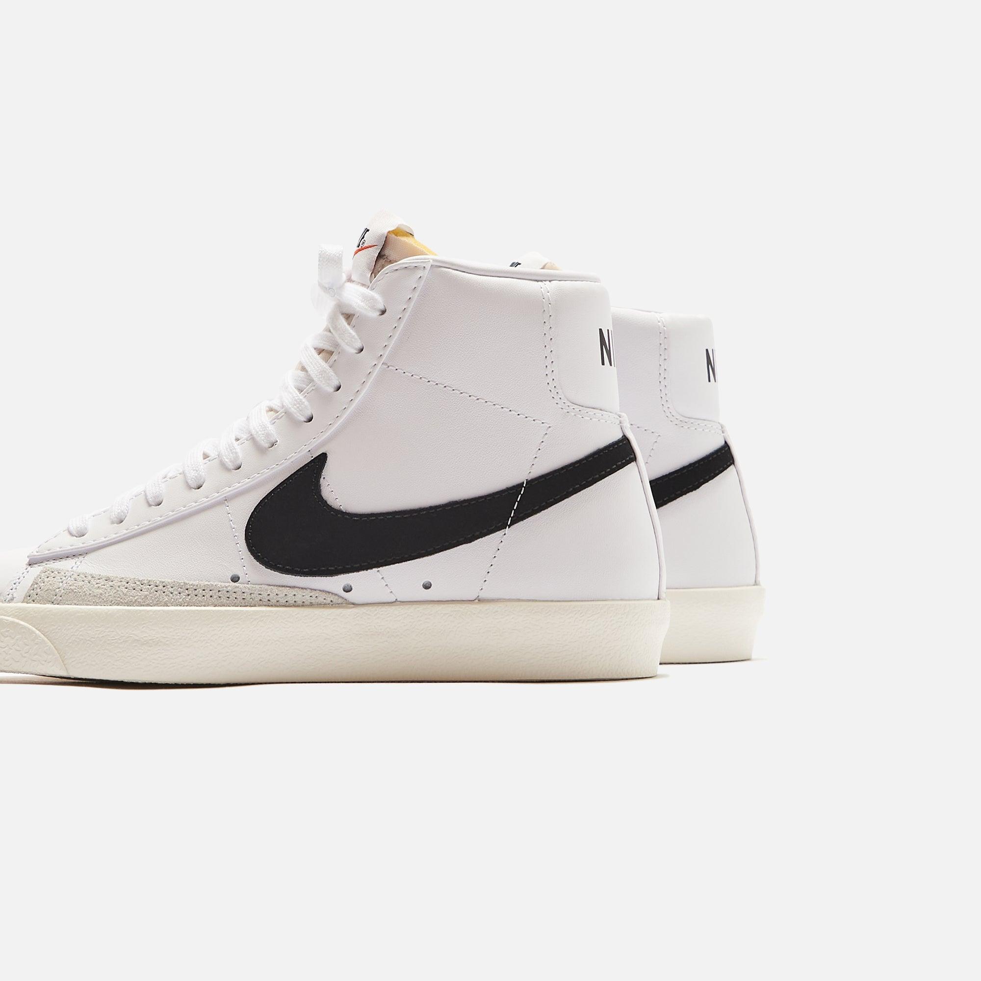 Nike WMNS Blazer Mid 77 - Vintage White / Black / Sail Female Product Image