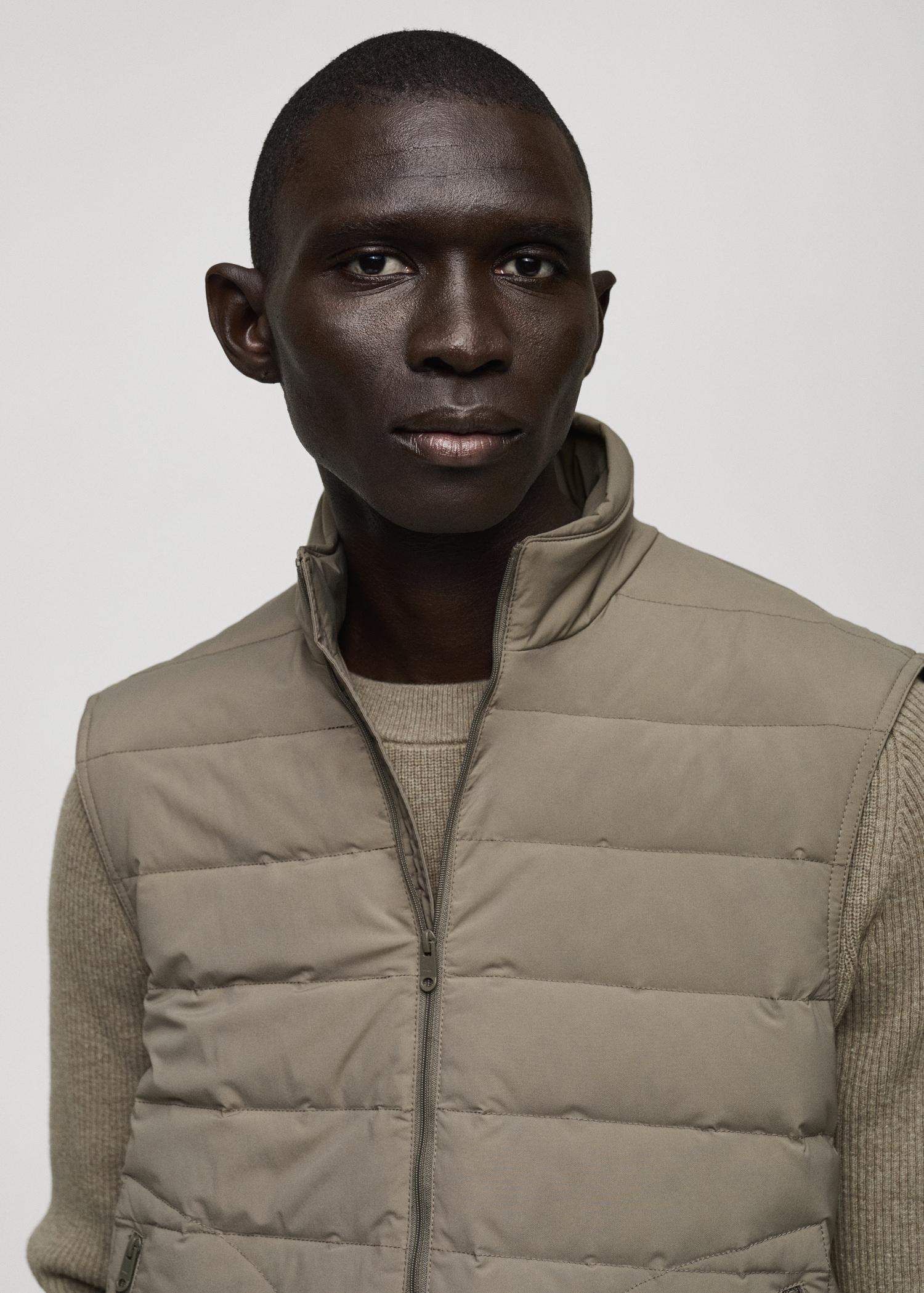 Quilted vest with down and feather filling - Men | MANGO USA Product Image