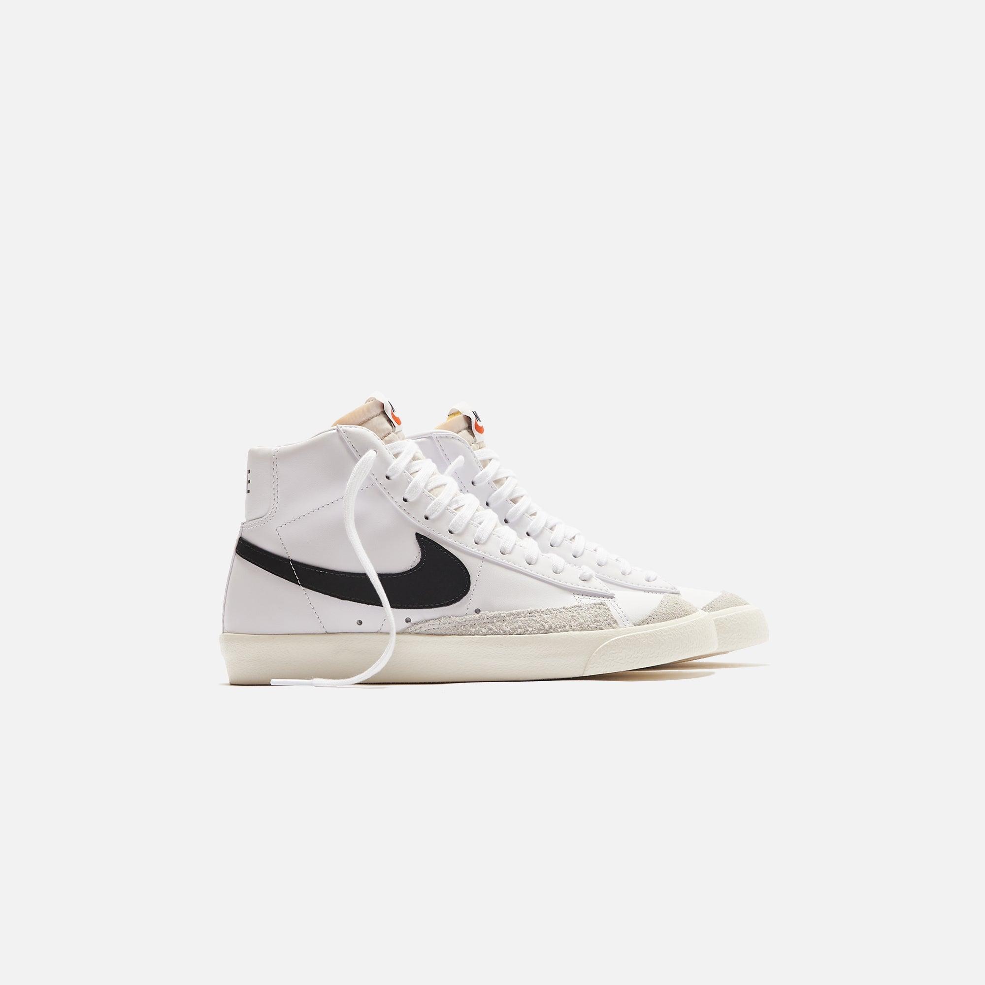 Nike WMNS Blazer Mid 77 - Vintage White / Black / Sail Female Product Image