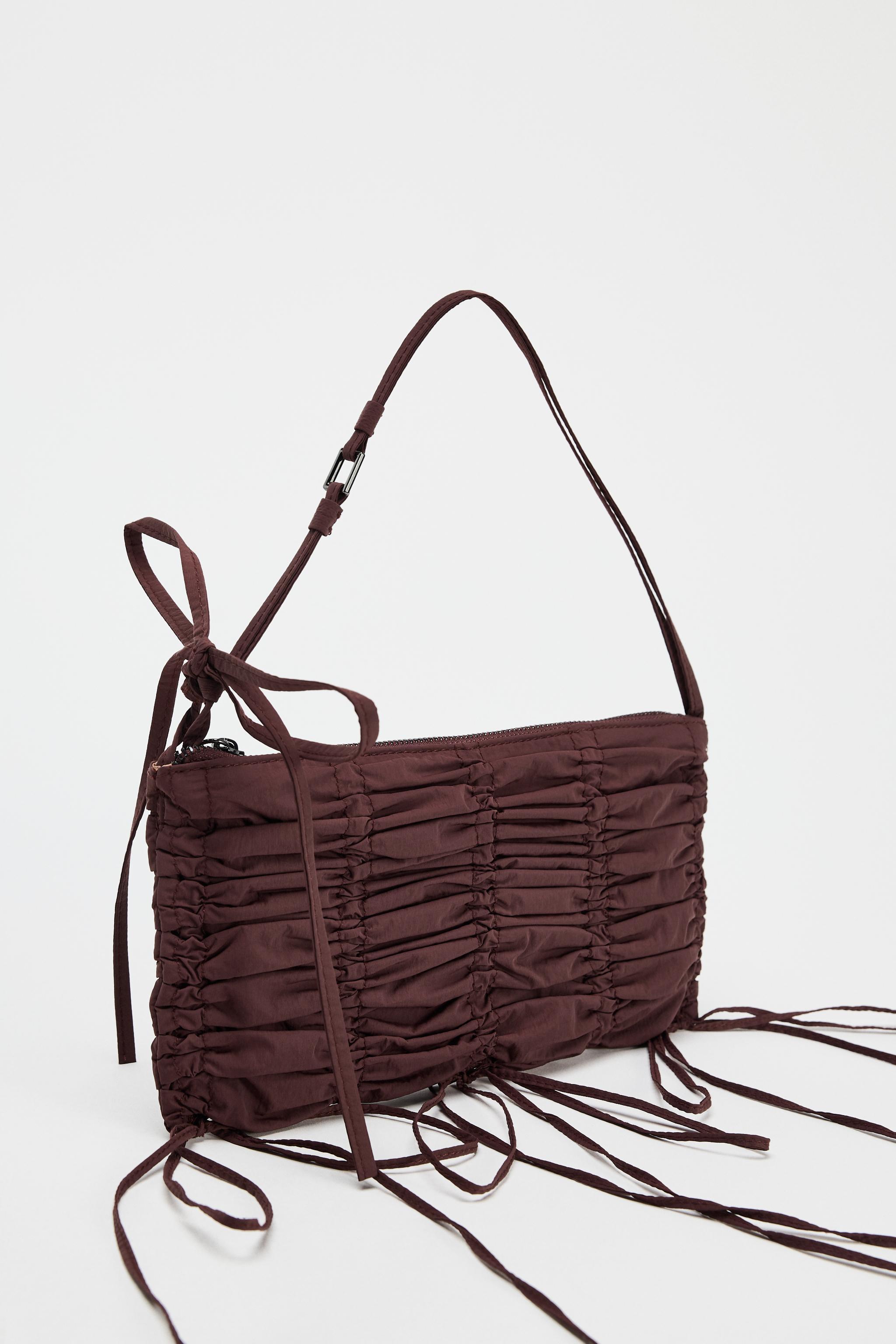 RUCHED SHOULDER BAG Product Image