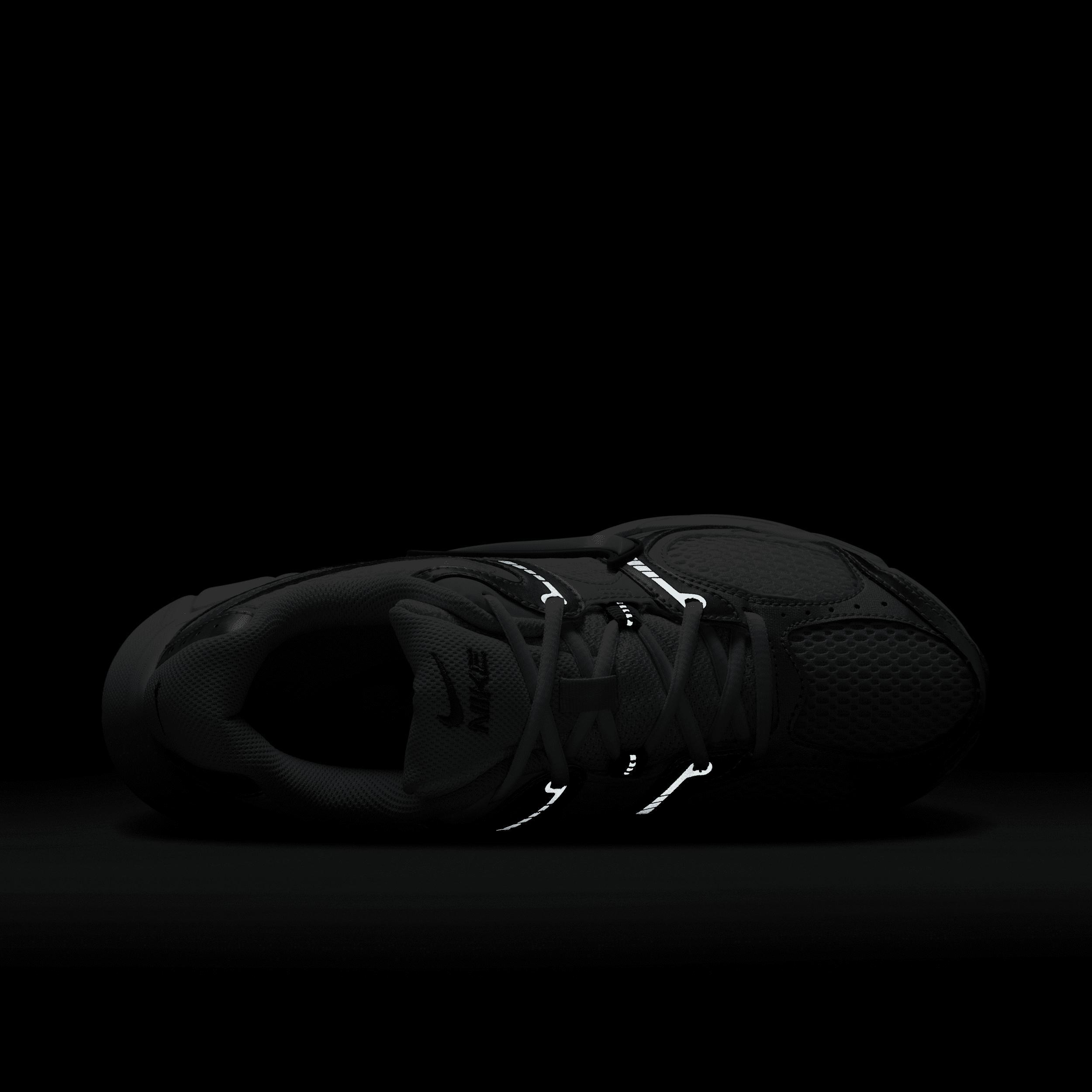 Womens Nike V5 RNR Casual Shoes Product Image