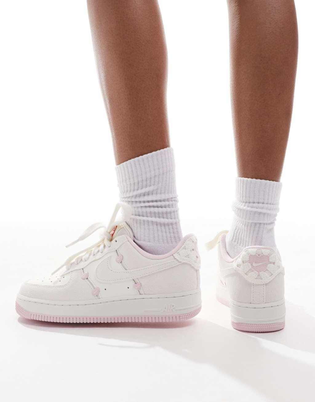 Nike Air Force 1 '07 sneakers in white and pink Product Image