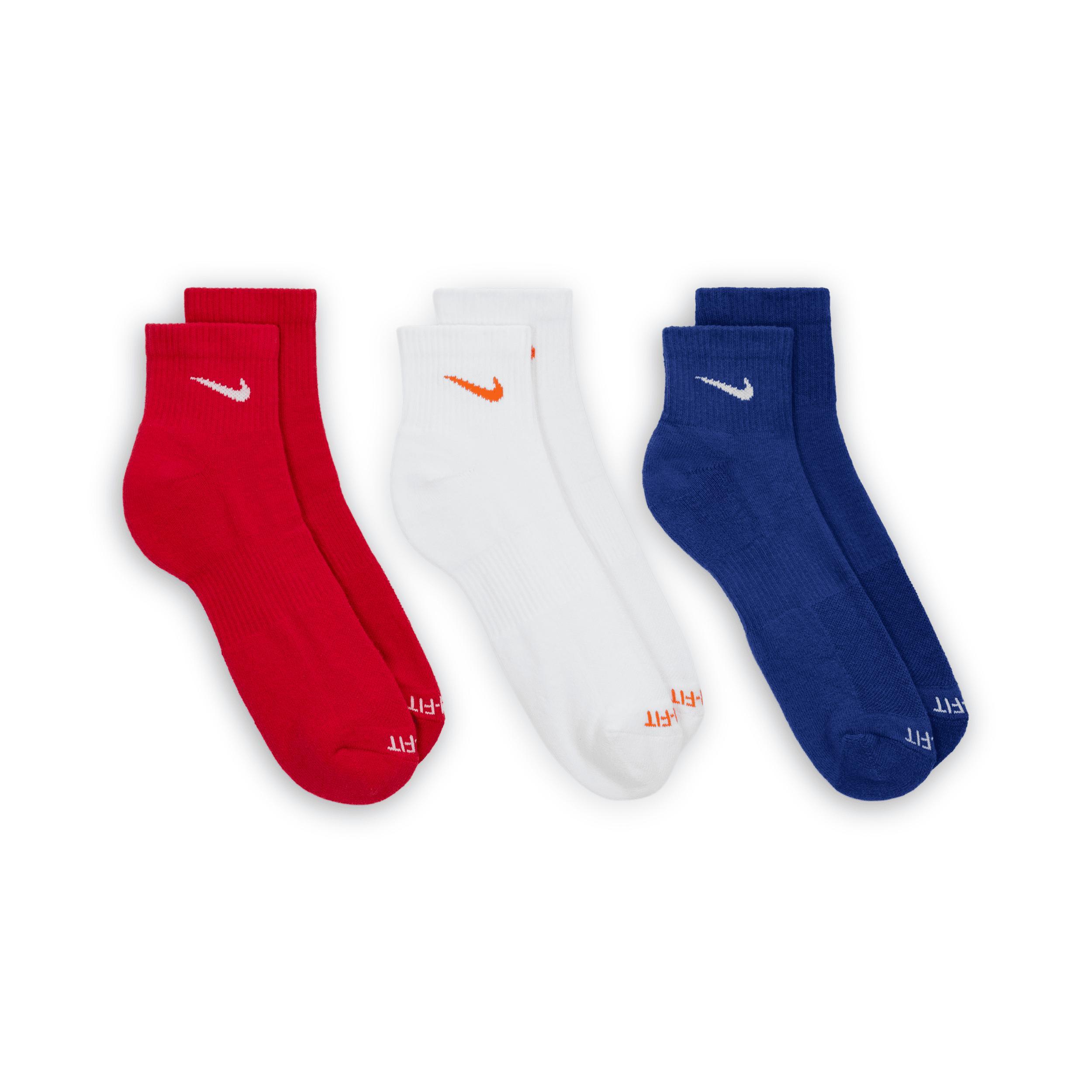 Nike Everyday Plus Cushioned Training Ankle Socks (3 Pairs) Product Image