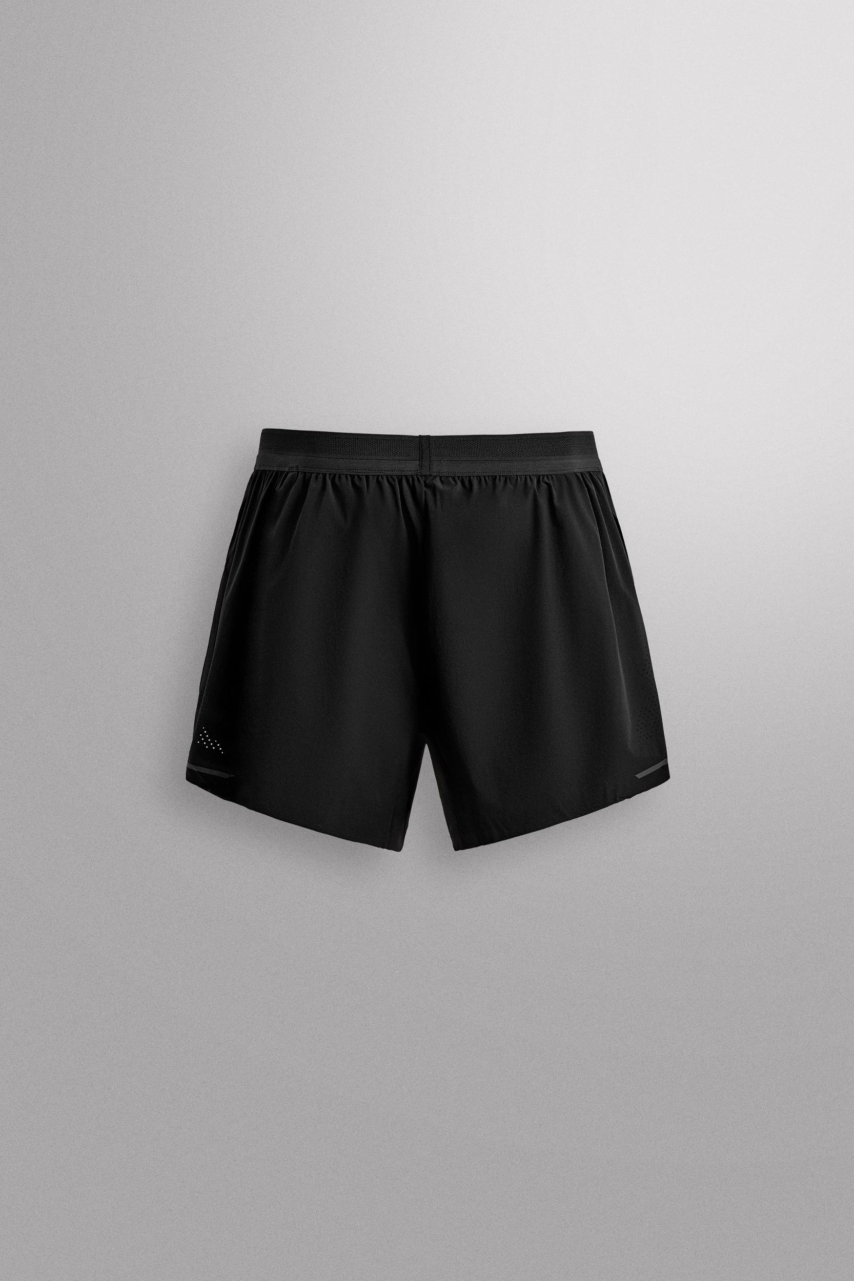 SHORT RUNNING SHORTS Product Image