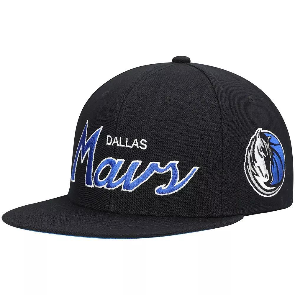 Men's Mitchell & Ness Black Dallas Mavericks Hardwood Classics Script 2.0 Snapback Hat Product Image