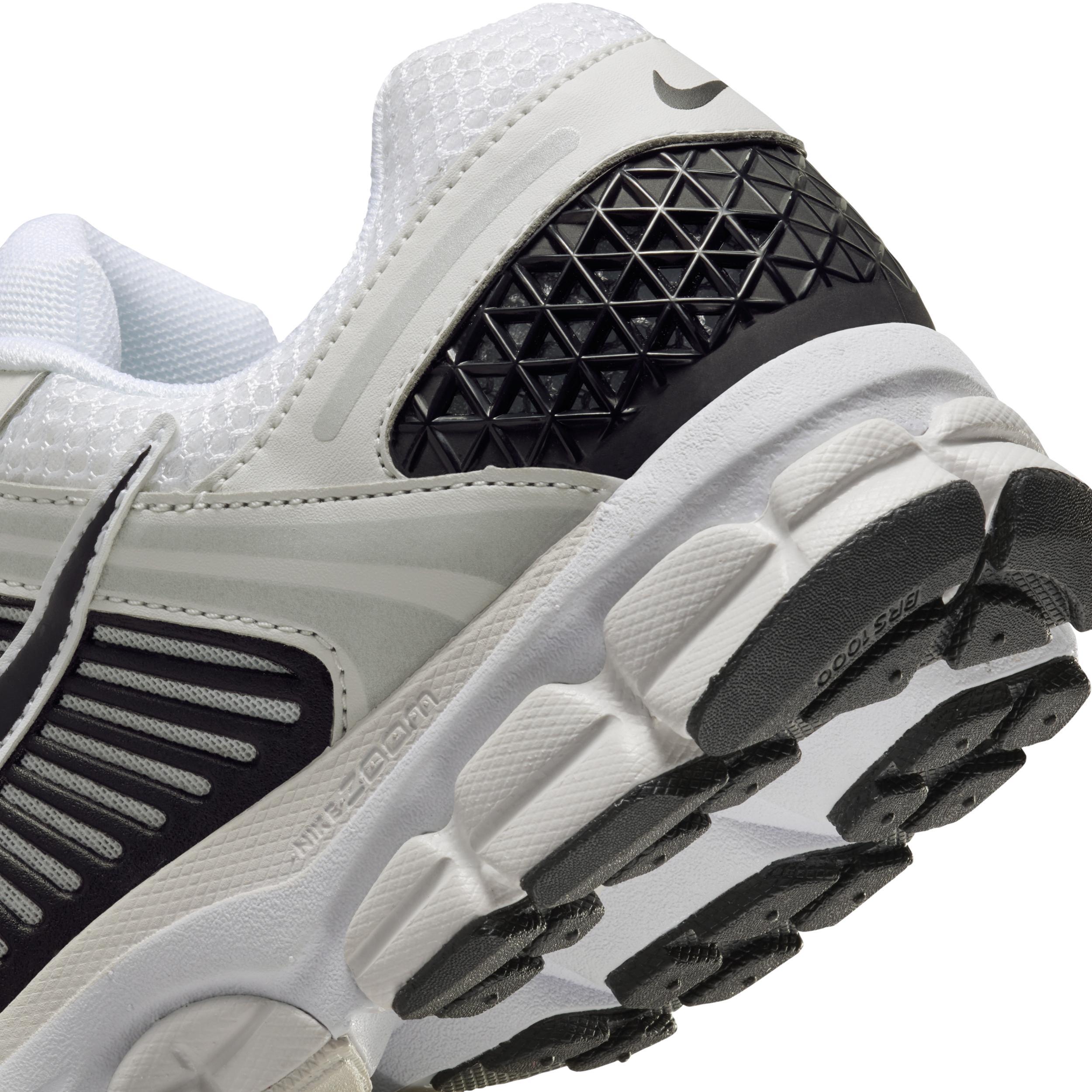 Nike Men's Zoom Vomero 5 Shoes Product Image