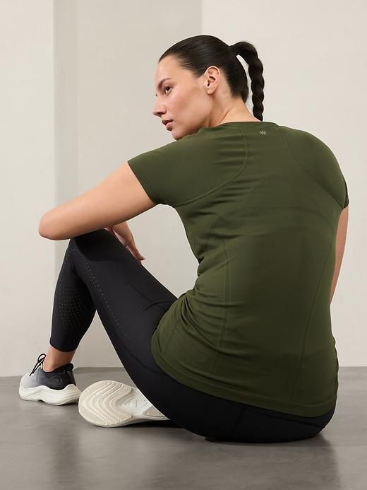 Momentum Seamless Tee Product Image