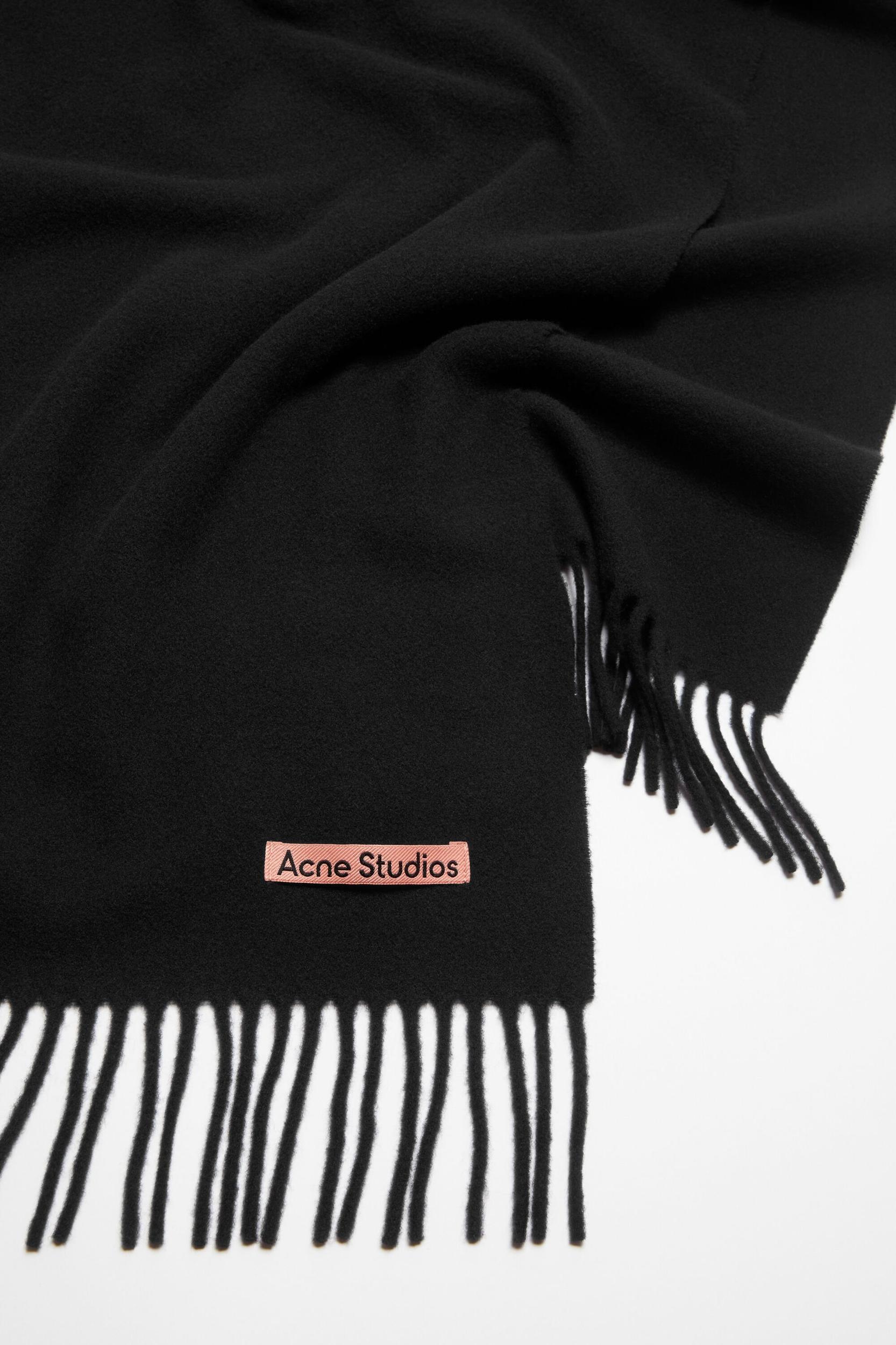 Fringe wool scarf – Narrow Product Image