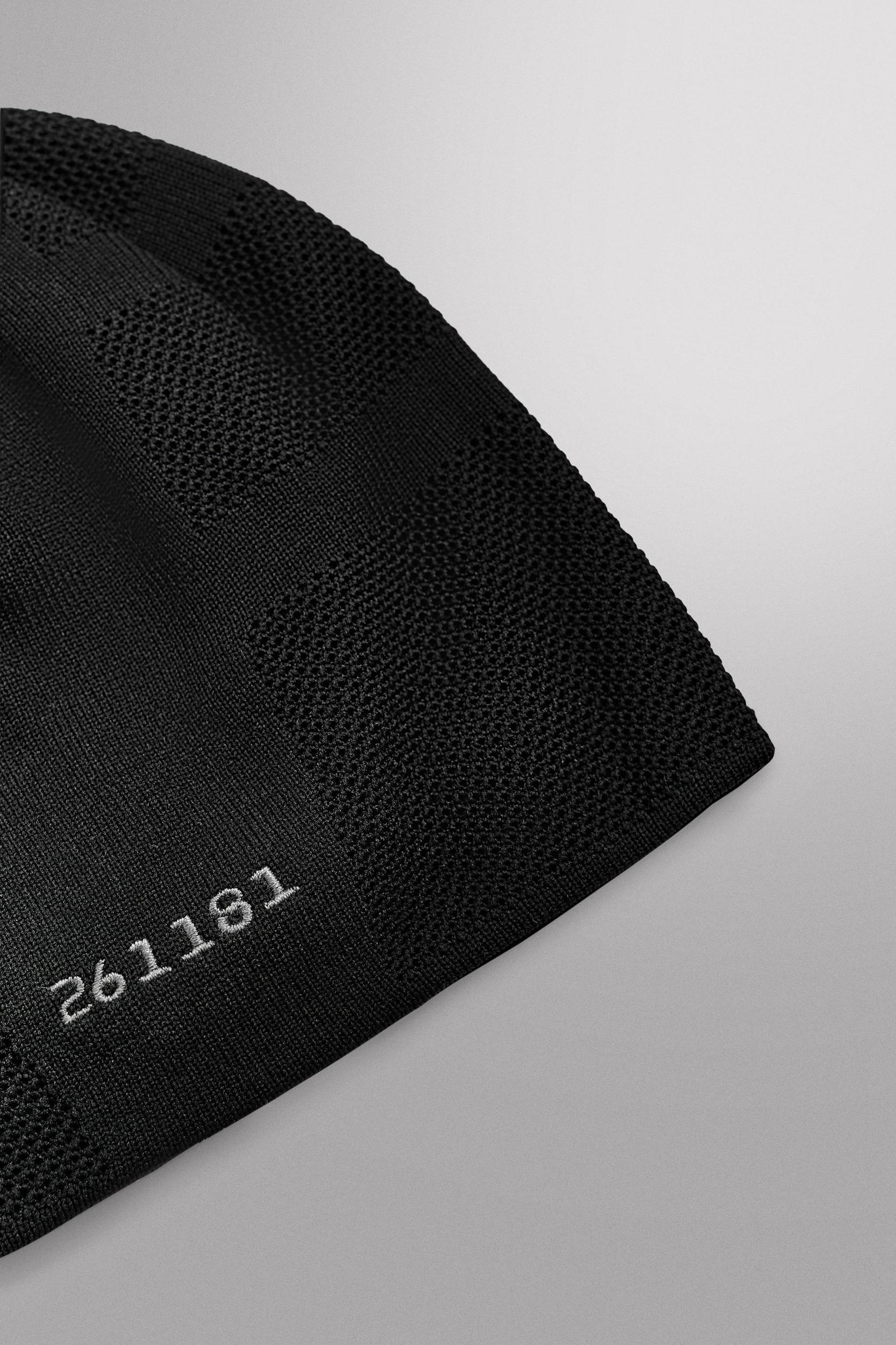 TECHNICAL RUNNING BEANIE HAT Product Image