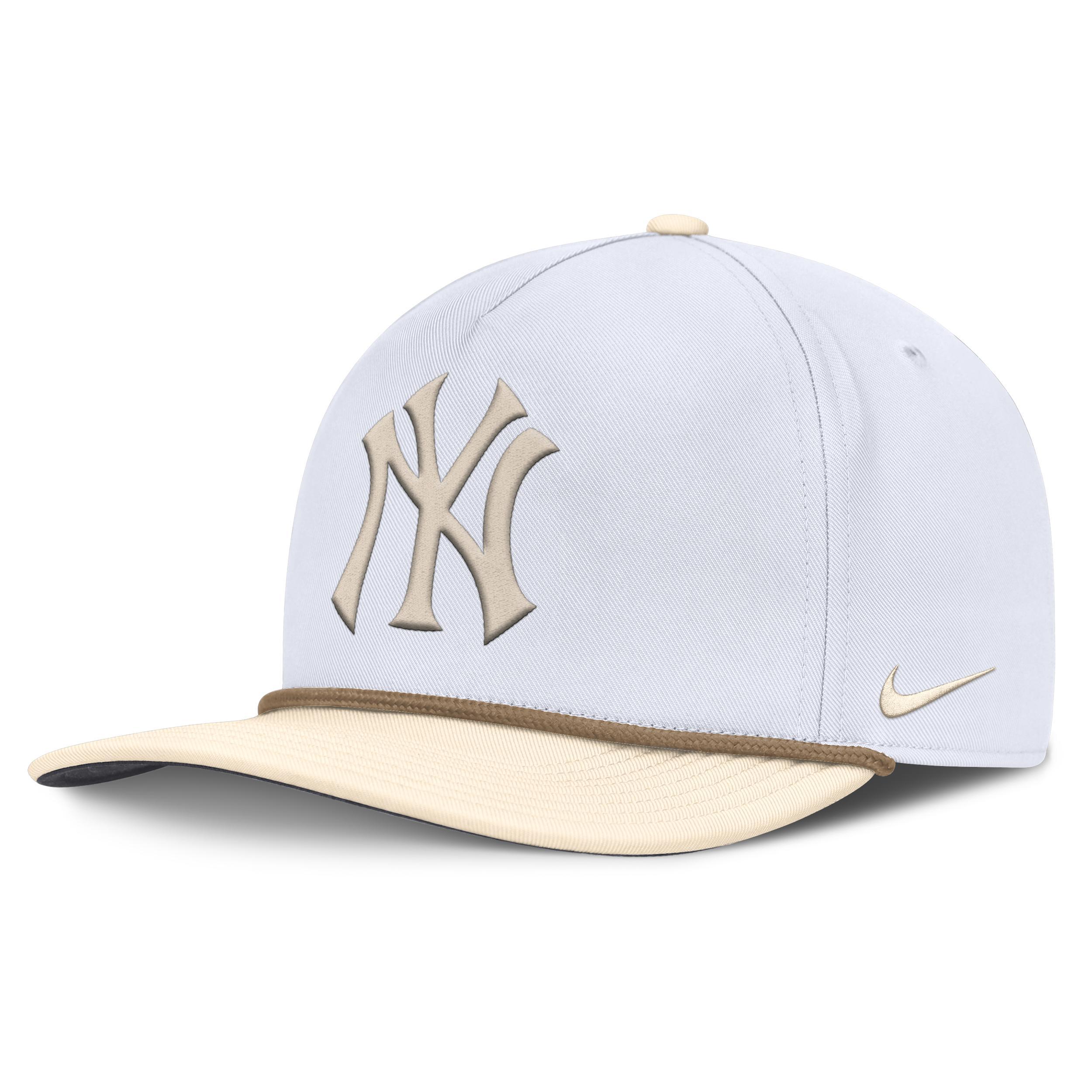 New York Yankees Pro Mens Nike Mens AeroBill MLB Adjustable Hat | NB510H38NK-LZM Product Image
