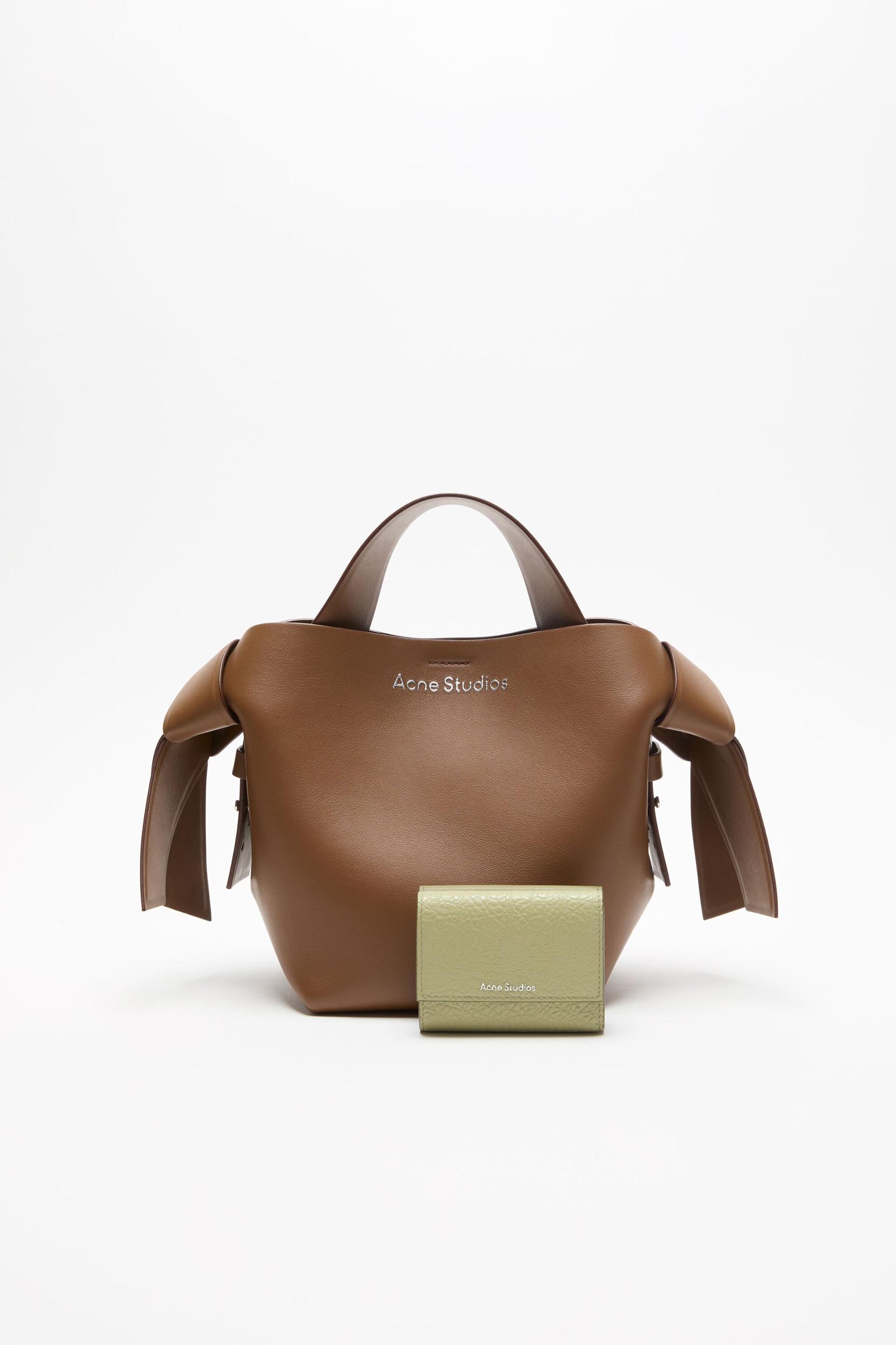 Trifold leather wallet Product Image