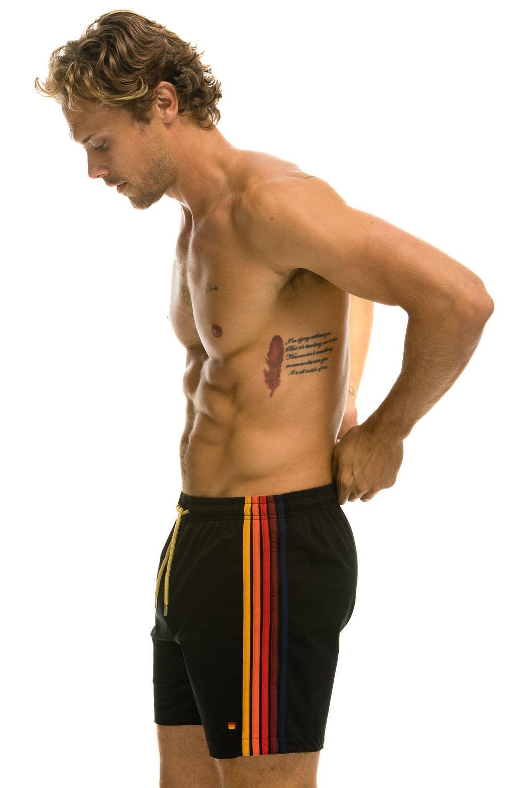 MEN'S 5 STRIPE FLEX SHORTS - BLACK Male Product Image