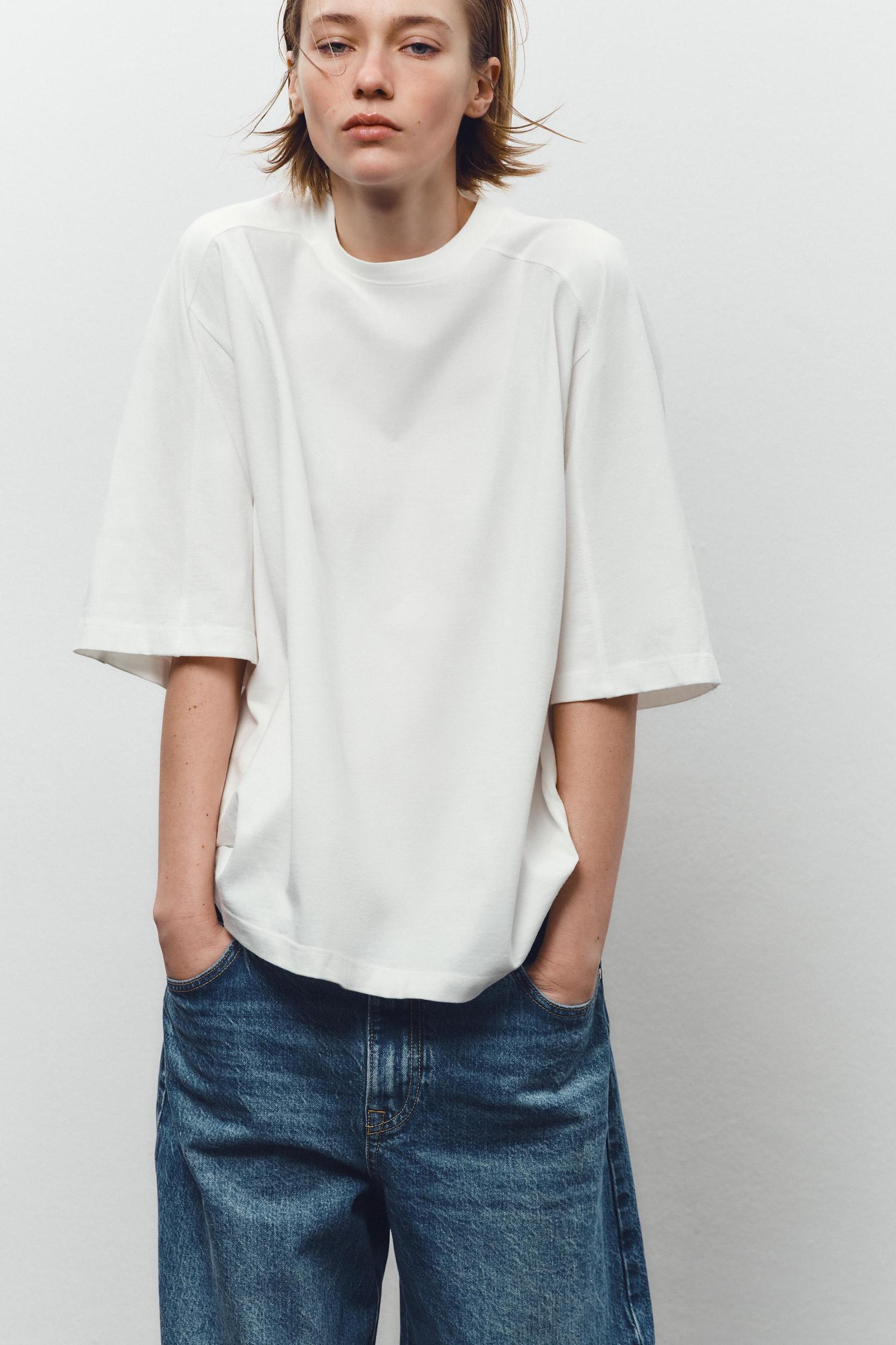 LABEL T-SHIRT Product Image