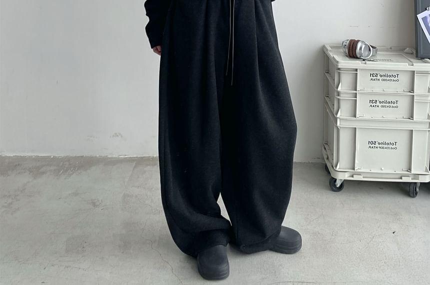 Elastic Waist Plain Wide Leg Sweatpants Product Image