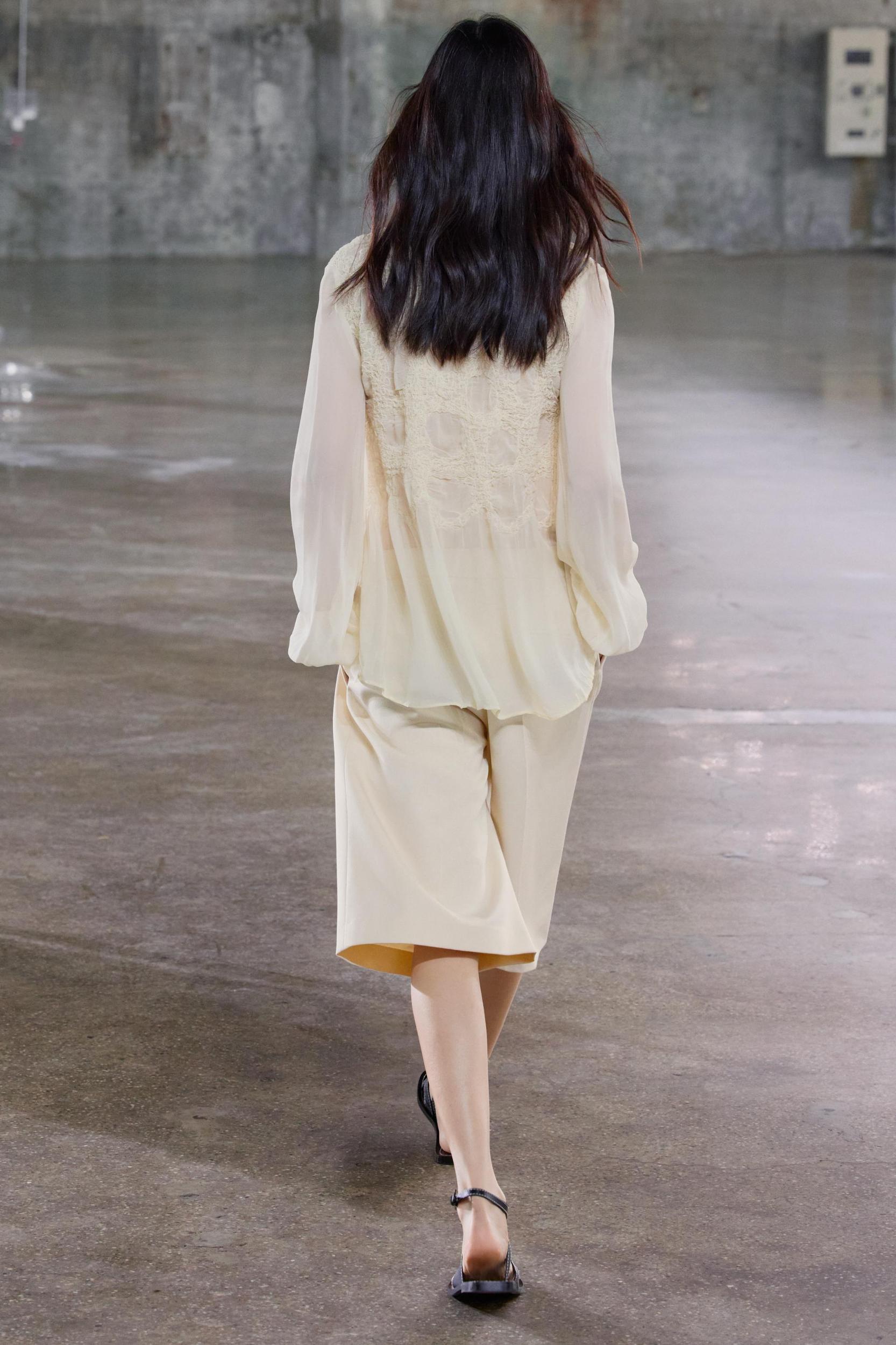 ZW COLLECTION PLEATED SHORTS Product Image