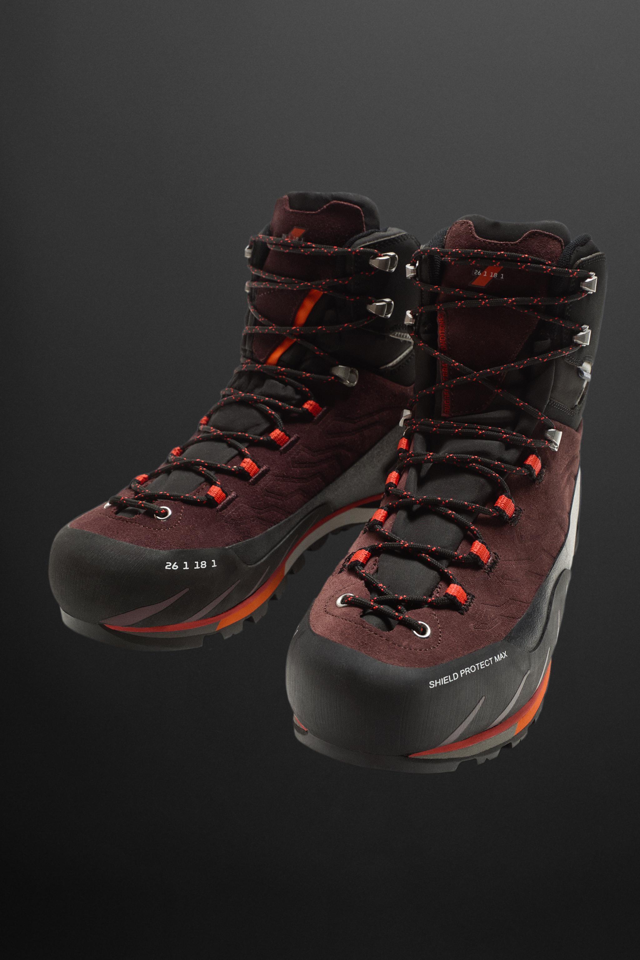 HIKING BOOTS Product Image