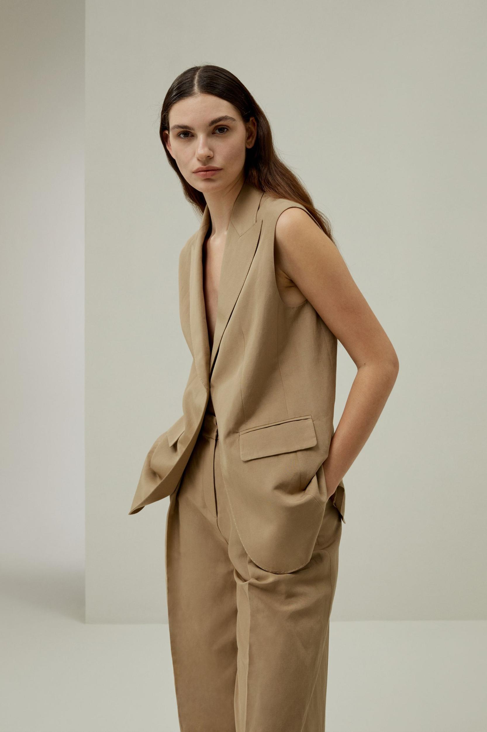 Single Button Sleeveless Lapel Blazer Product Image