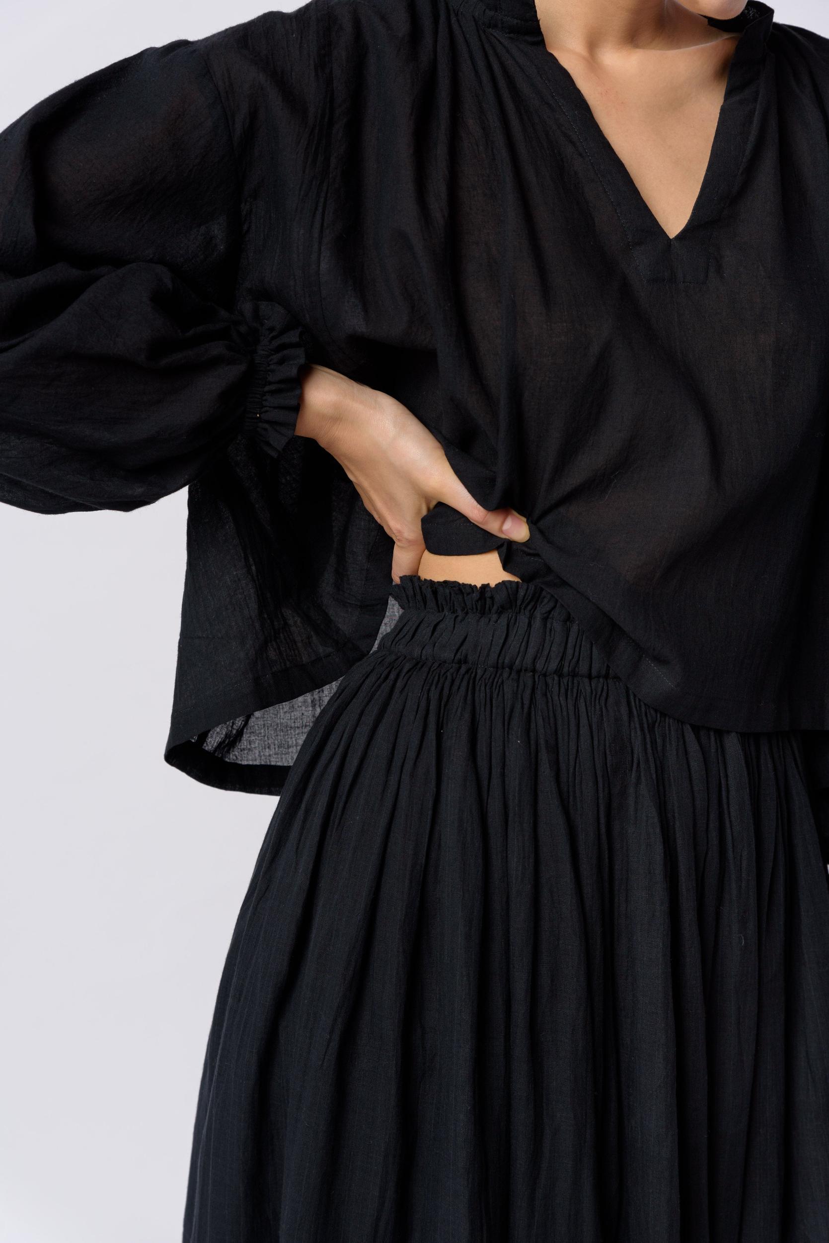 Black cotton flared top Product Image