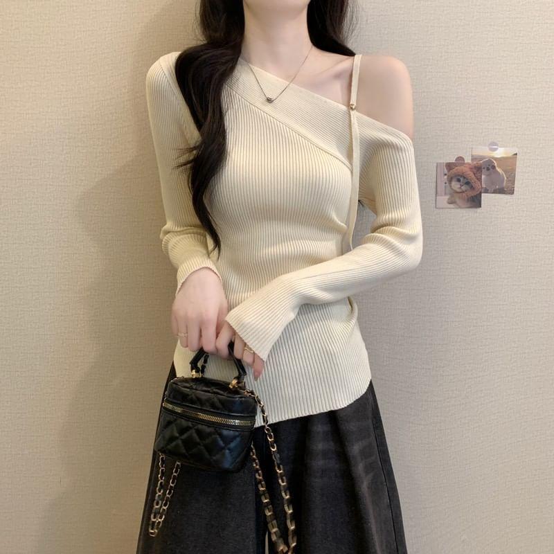 Long-Sleeve Cold Shoulder Plain Asymmetrical Ruched Slim Fit Knit Top Product Image