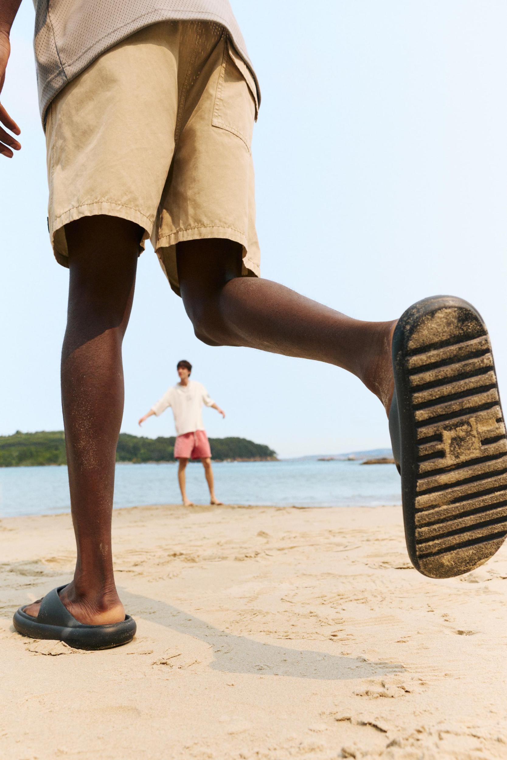 Rubberized sandals Product Image