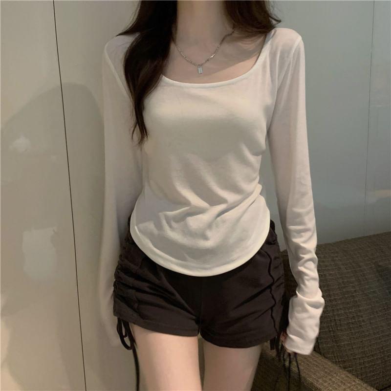 Long-Sleeve Scoop Neck Plain T-Shirt Product Image