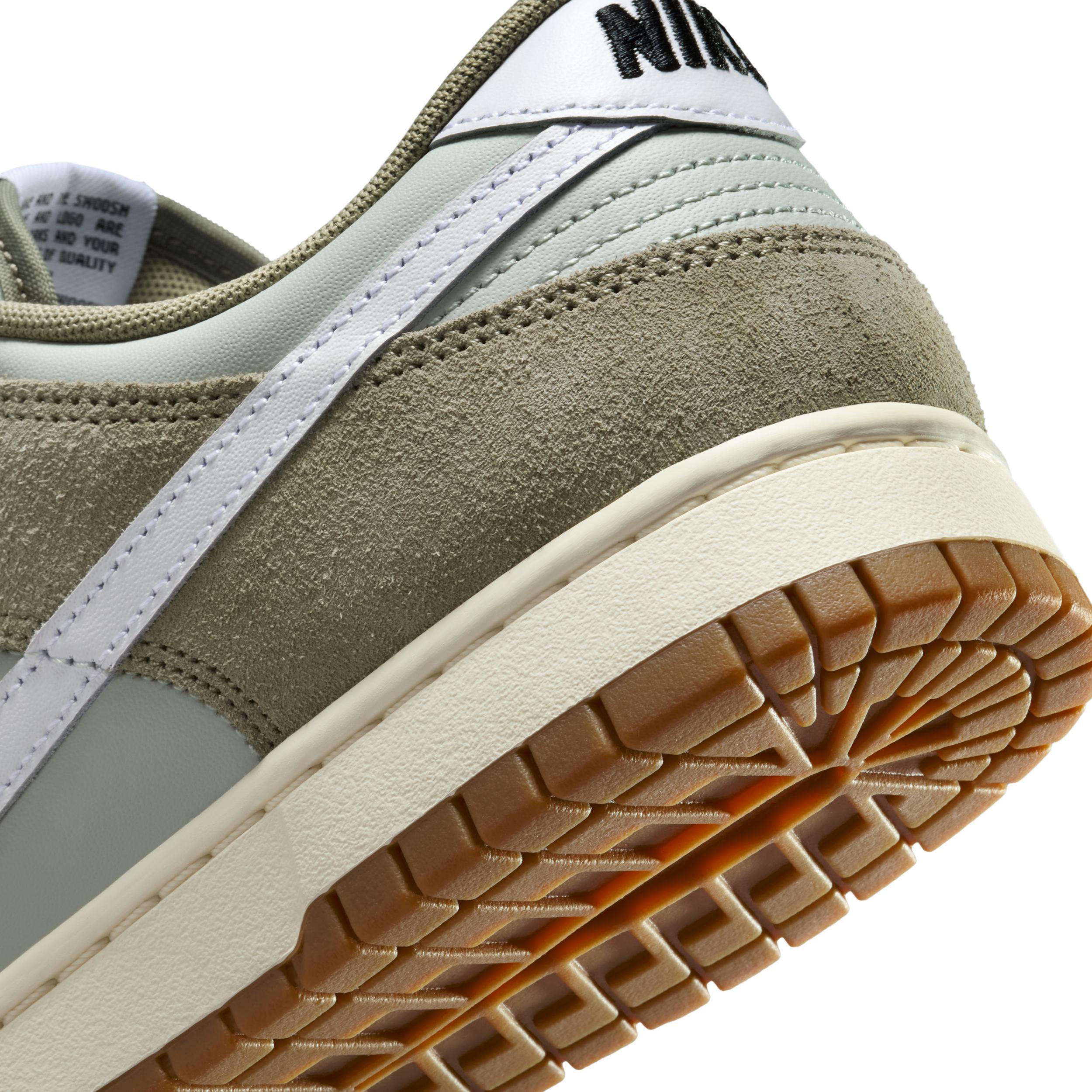Nike Men's Dunk Low Retro SE Shoes Product Image