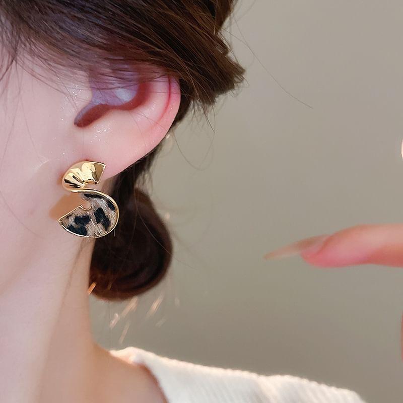 Leopard Print Geometry Drop Earring Product Image