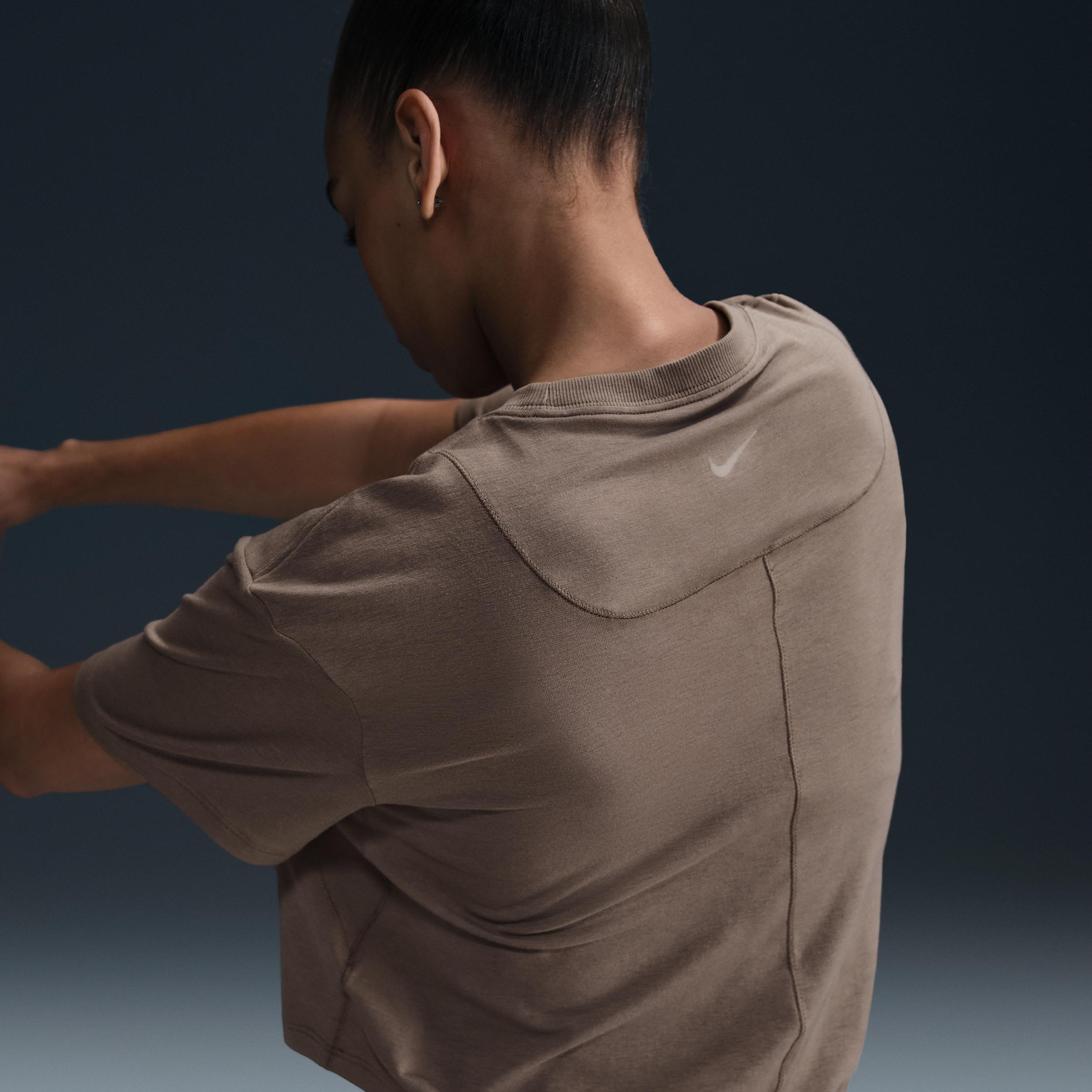 Nike One Relaxed Women's Dri-FIT Cropped Short-Sleeve Top Product Image