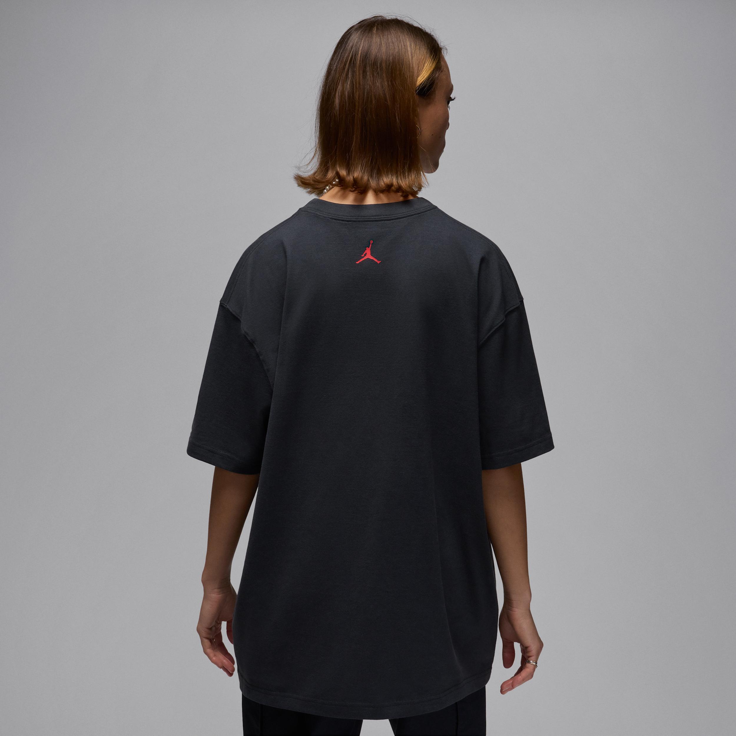 Womens Jordan Oversized Short-Sleeve Graphic T-Shirt | HJ0190-045 Product Image