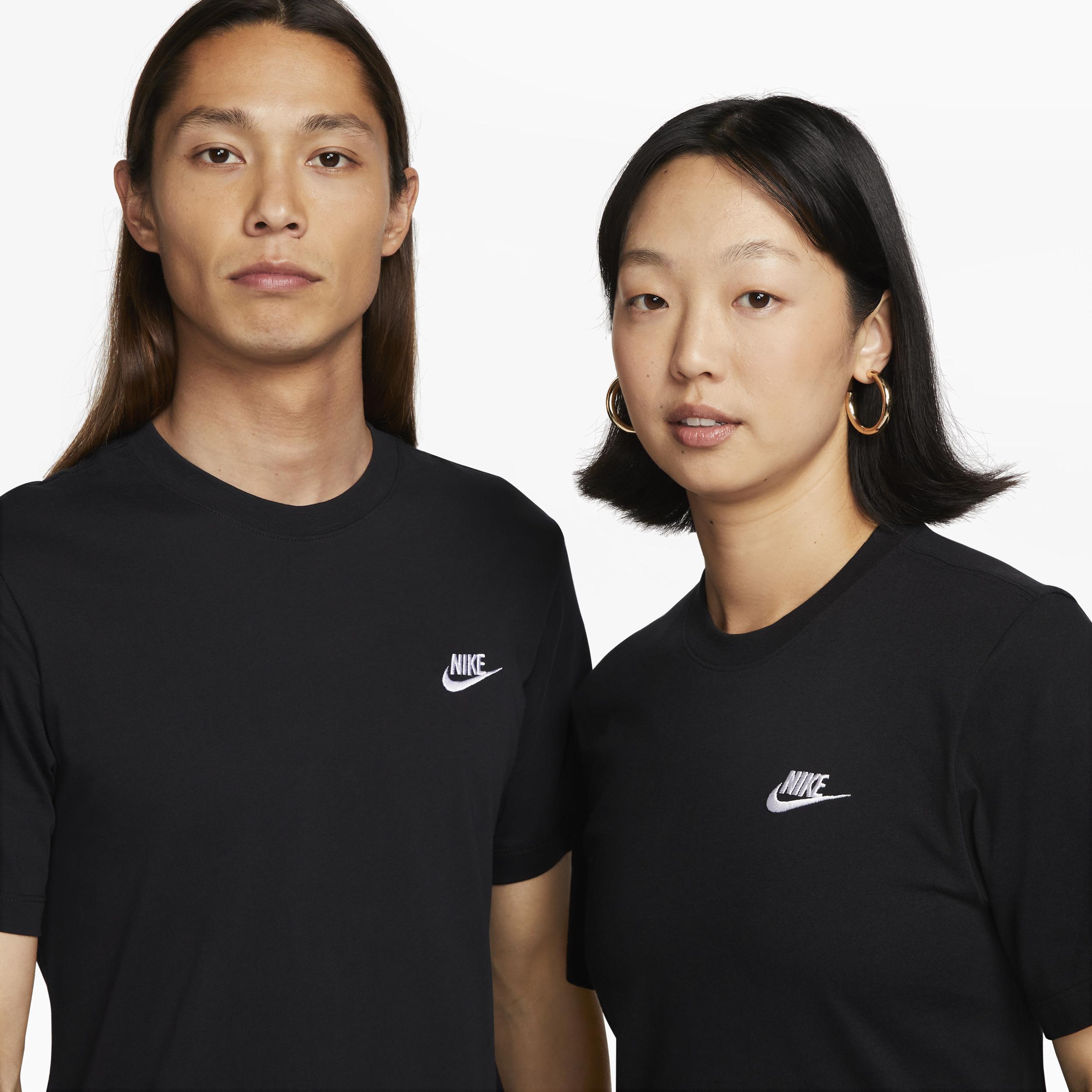 Nike Sportswear Club T-Shirt Product Image