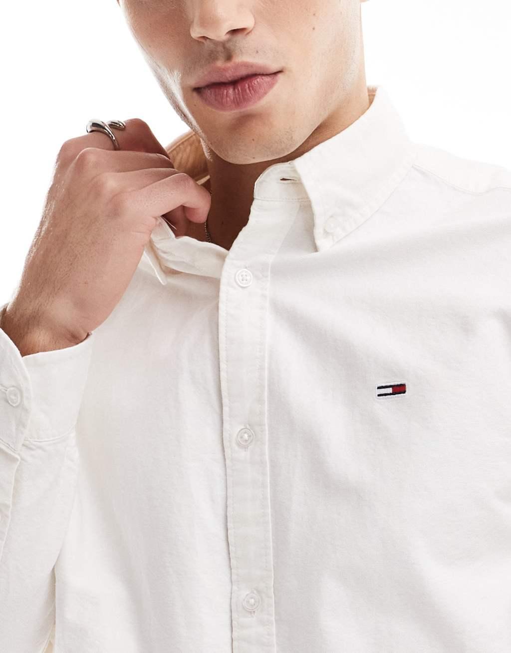 Tommy Jeans regular oxford shirt in white Product Image