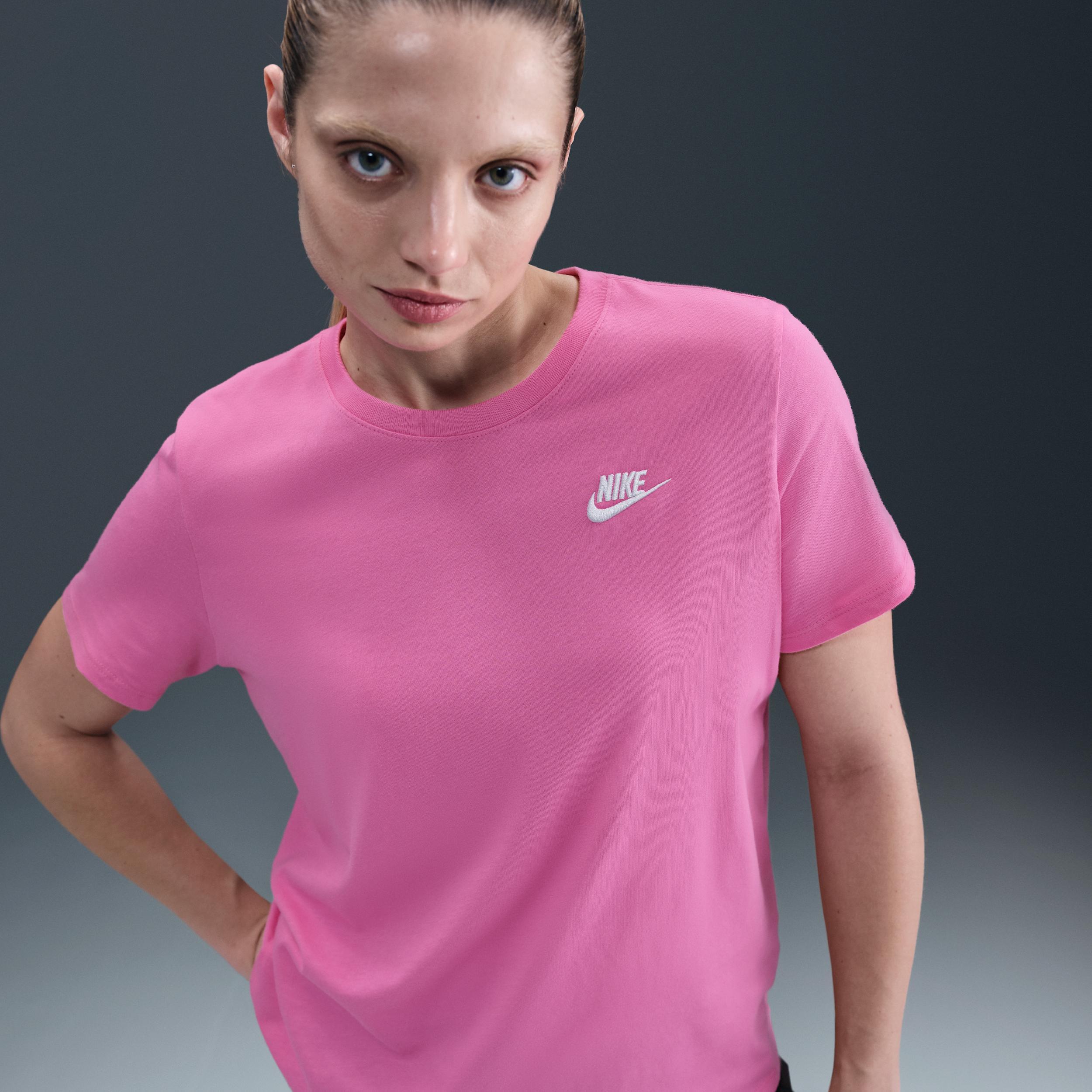 Nike Sportswear Club Essentials Women's T-Shirt Product Image