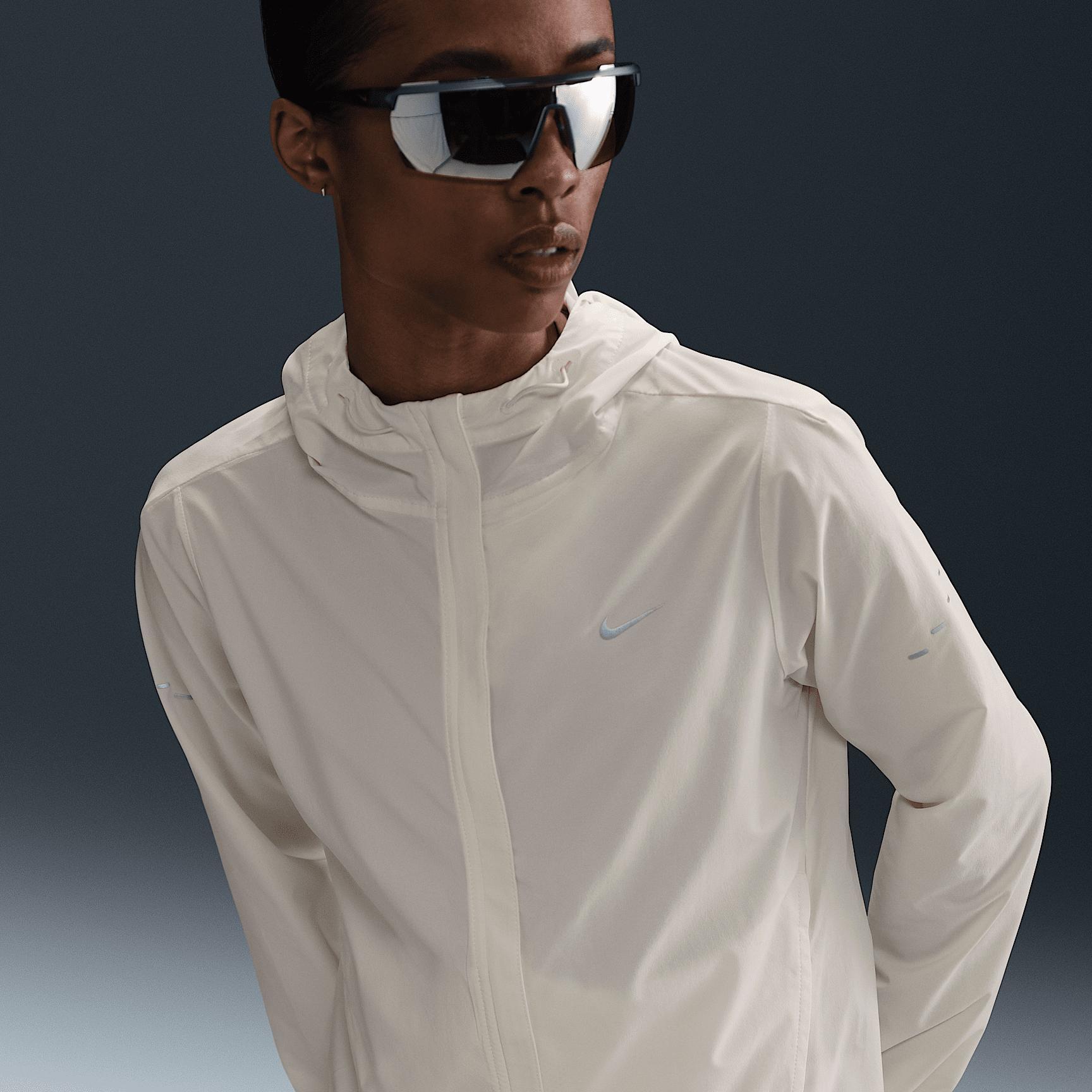 Nike Womens Swift Repel Packable Running Jacket | HQ0650-010 Product Image
