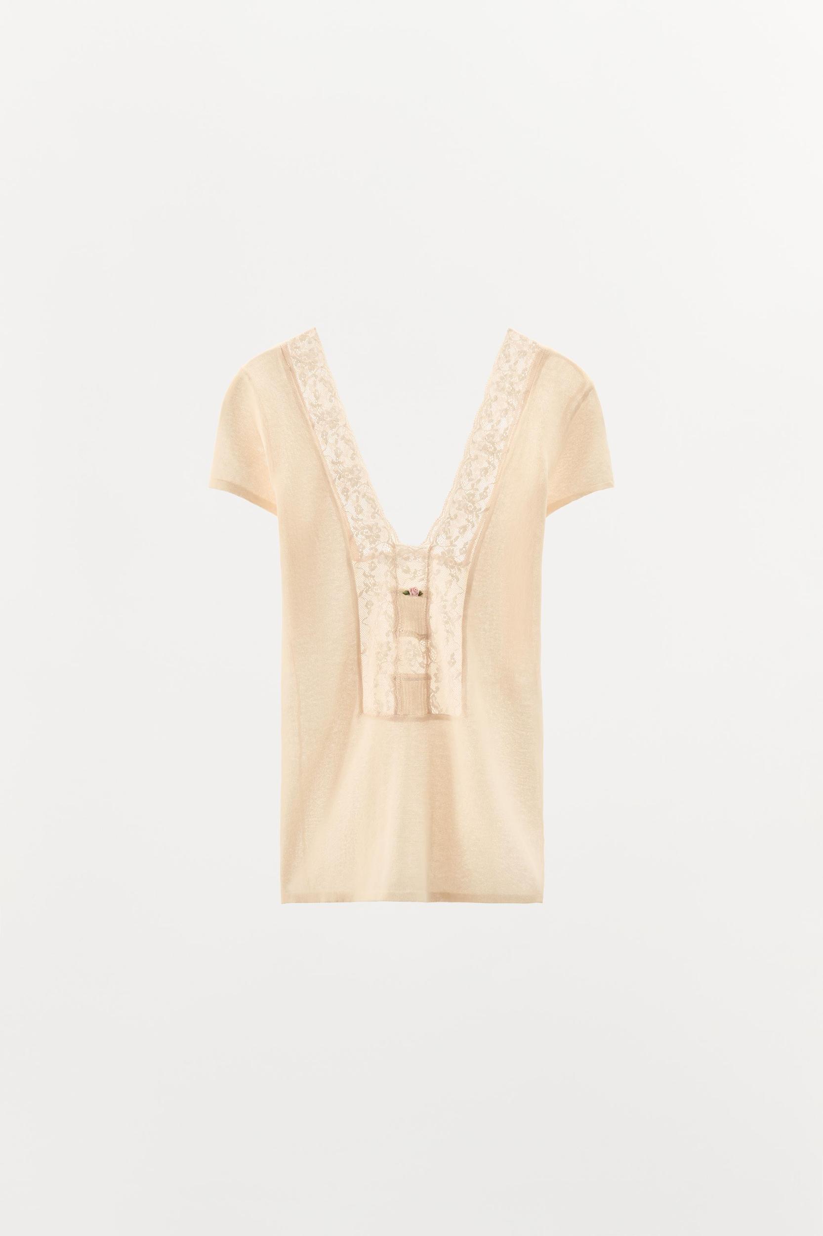 FLORAL LACE KNIT TOP Product Image