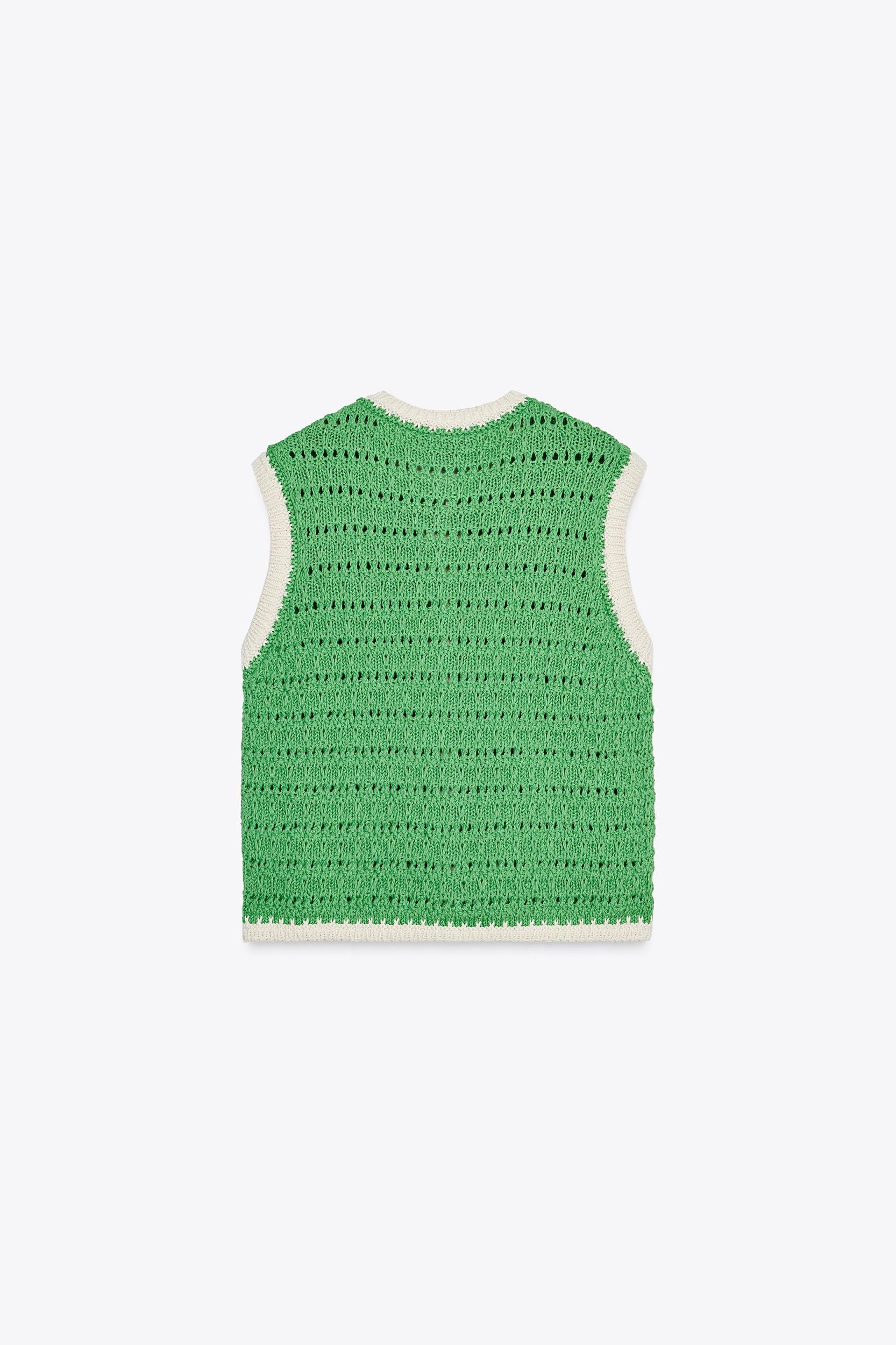 LARGE BUTTON KNIT VEST TOP Product Image