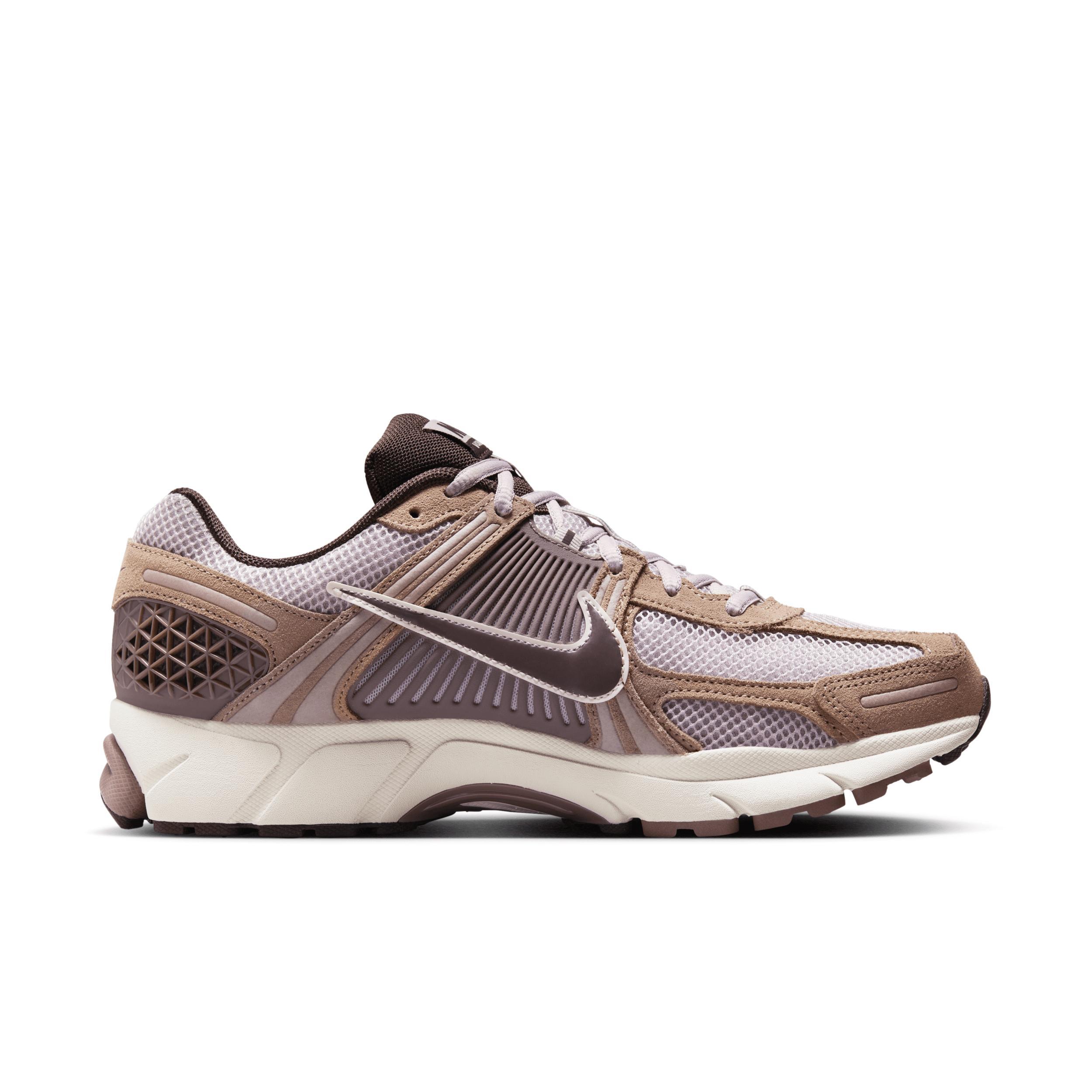 Nike Men's Zoom Vomero 5 Shoes Product Image