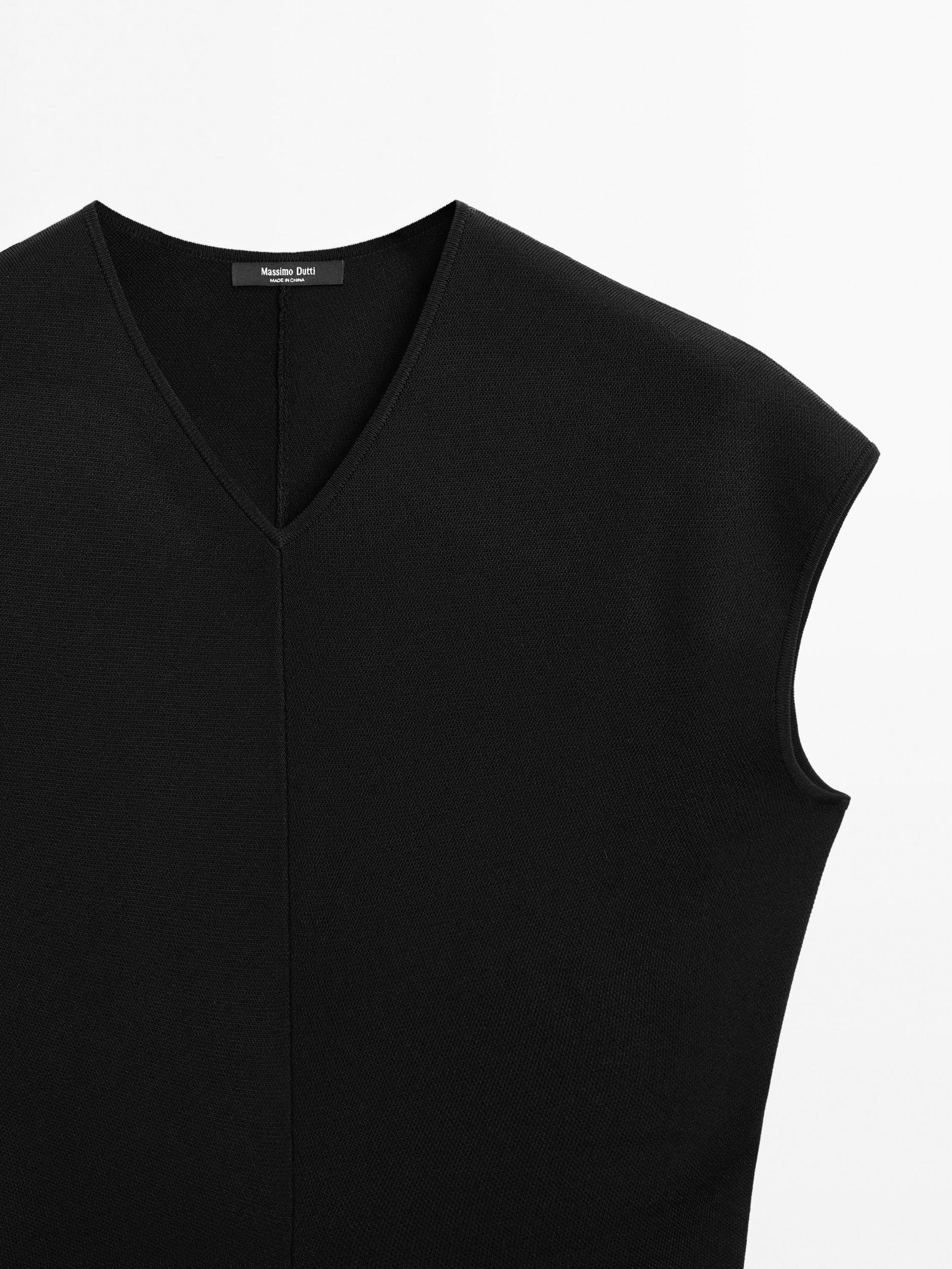 V-neck knit top Product Image