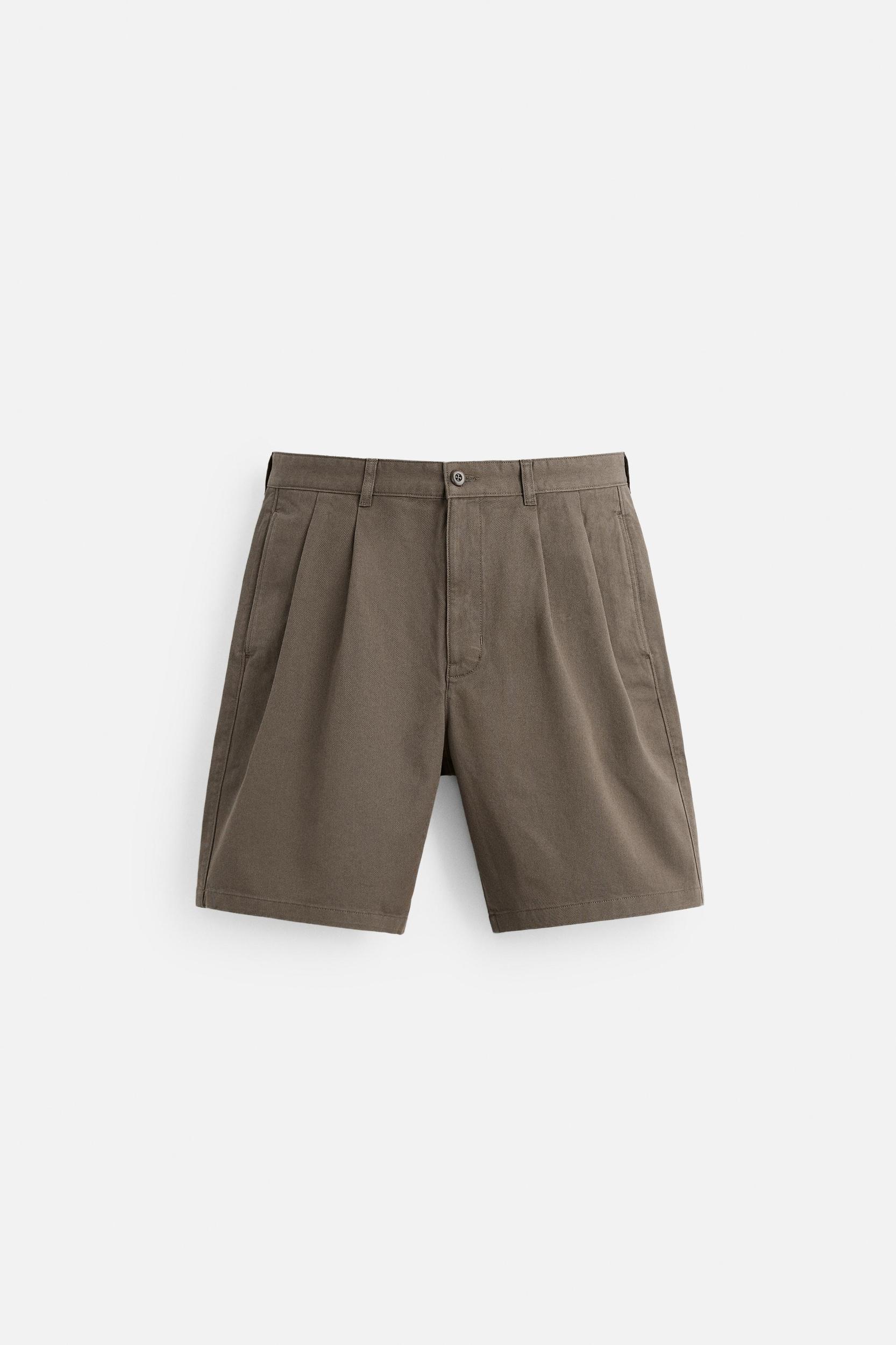 RELAXED FIT PLEATED SHORTS Product Image
