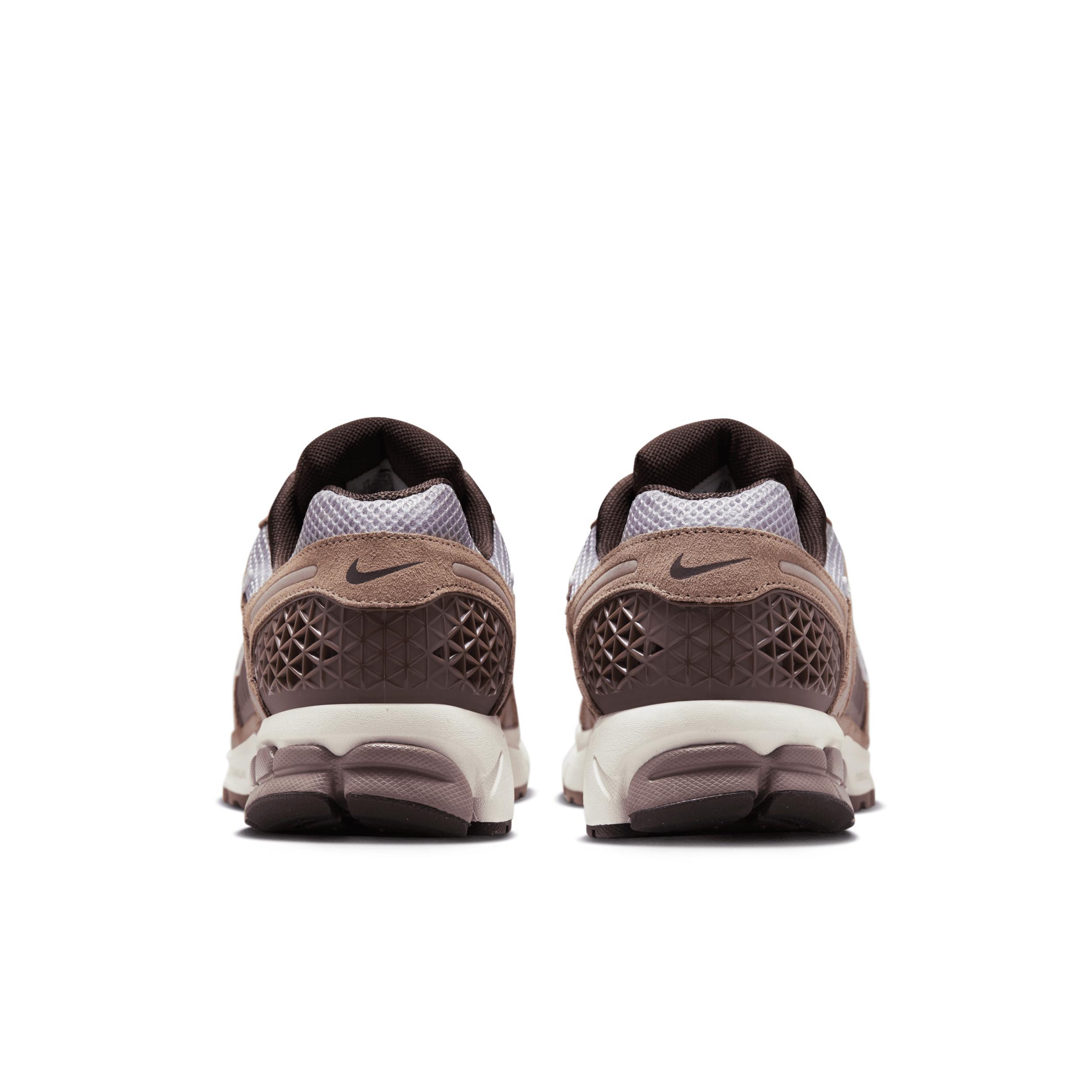 Nike Men's Zoom Vomero 5 Shoes Product Image