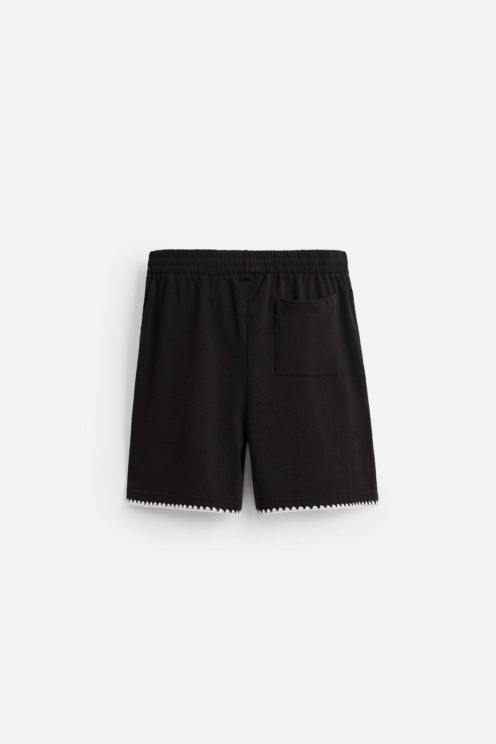 CONTRAST EMBROIDERY SHORTS Product Image
