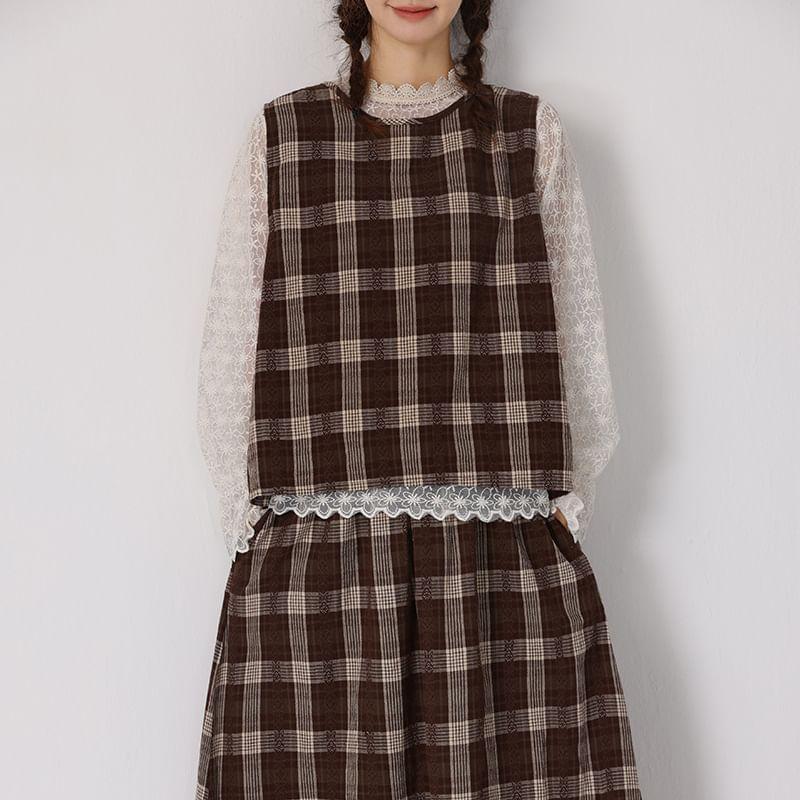 Round Neck Plaid Tie-Up Vest Product Image