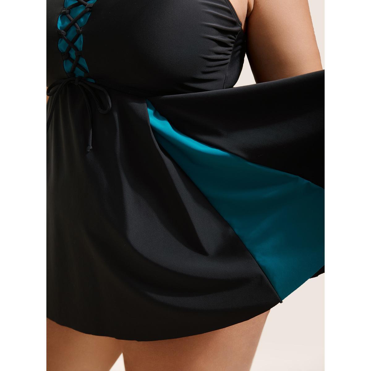 Plus Size Two Tone Patchwork Crisscross Neck Swim Top Women's Swimwear Black Beach Non High stretch Bodycon U-neck Curve Swim Tops BloomChic 22-24/3X Product Image