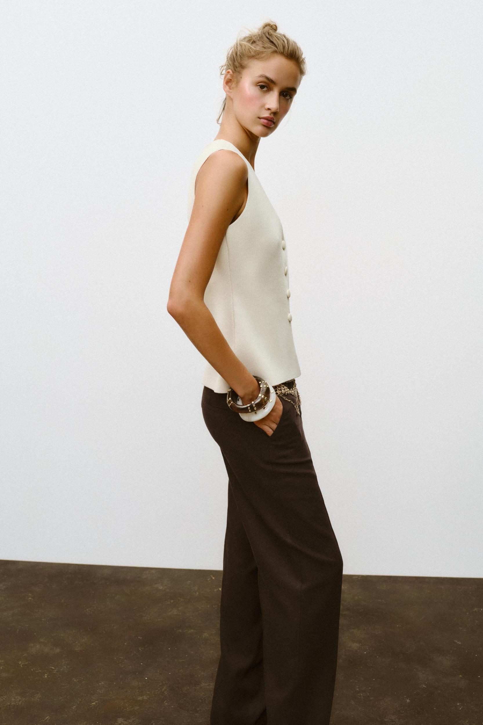 COVERED BUTTON KNIT VEST Product Image