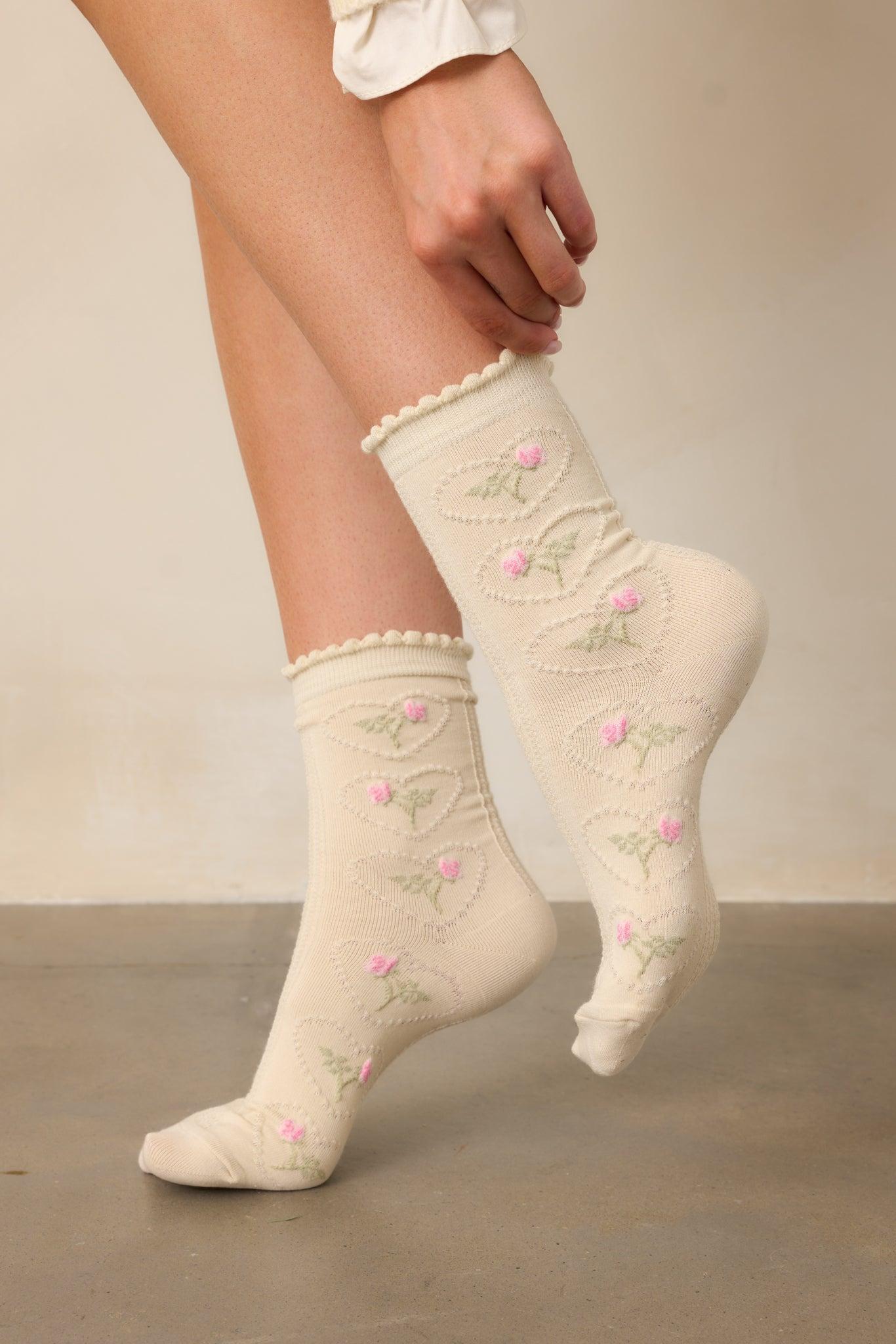 Heartwoven Garland Beige Floral Crew Socks Product Image