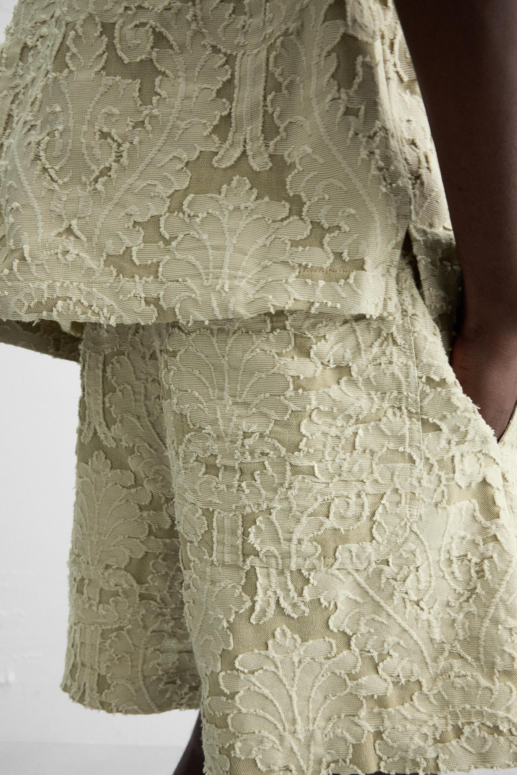 GEOMETRIC JACQUARD SHORTS Product Image