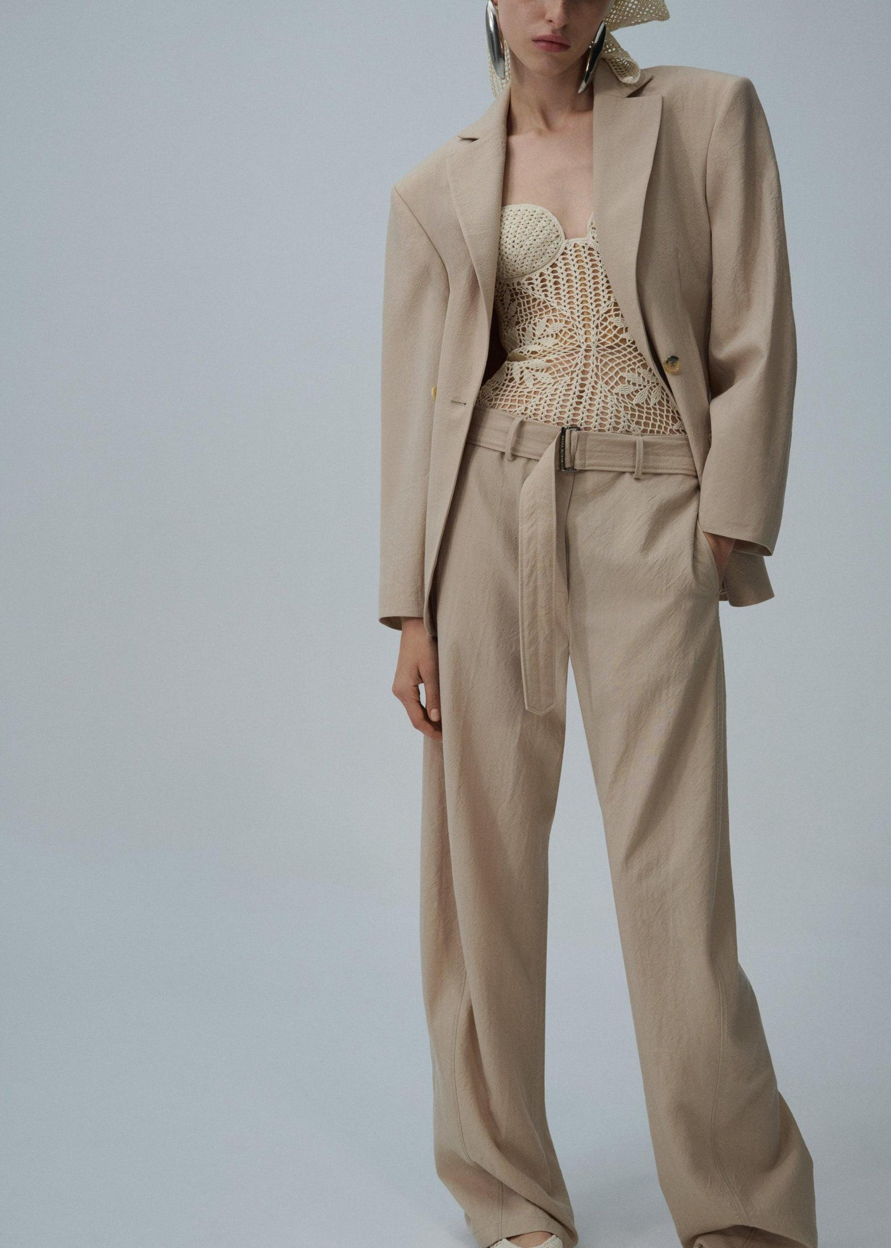 Wool hourglass blazer in beige Product Image