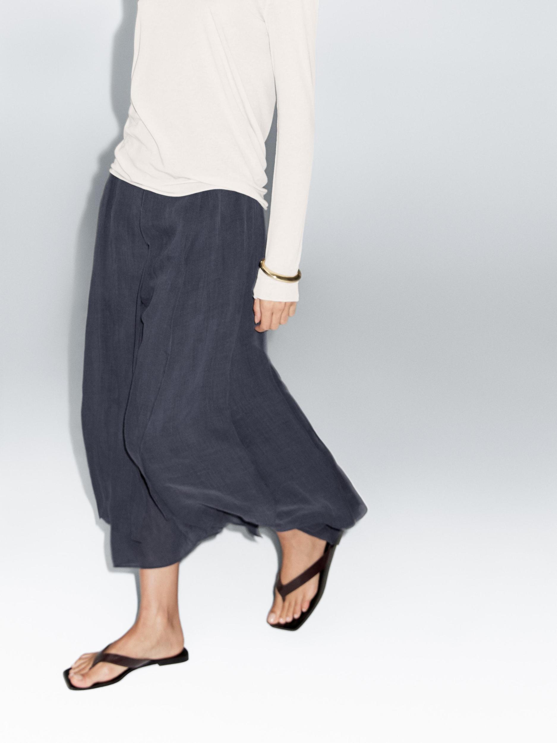 Long flowing skirt with ruffles Product Image