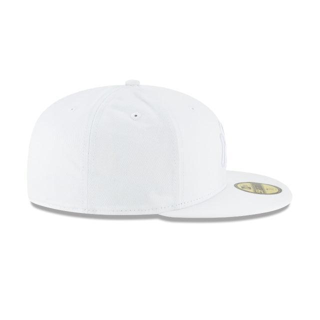 New York Yankees Whiteout Basic 59FIFTY Fitted Hat Male Product Image