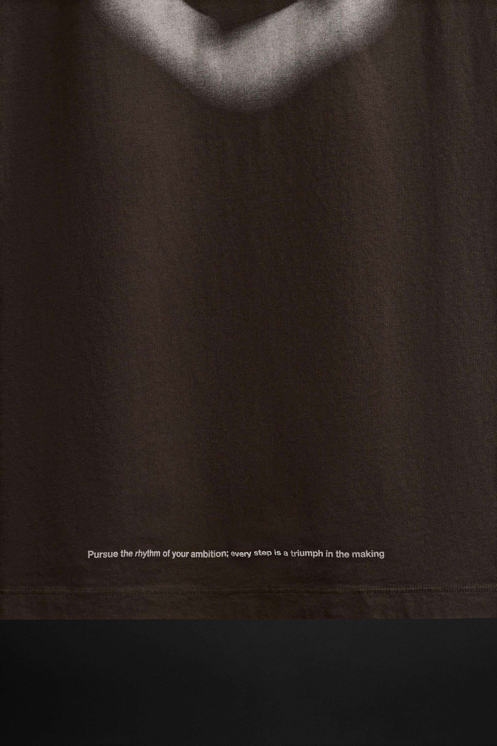 RUNNING GRAPHIC PRINT T-SHIRT Product Image